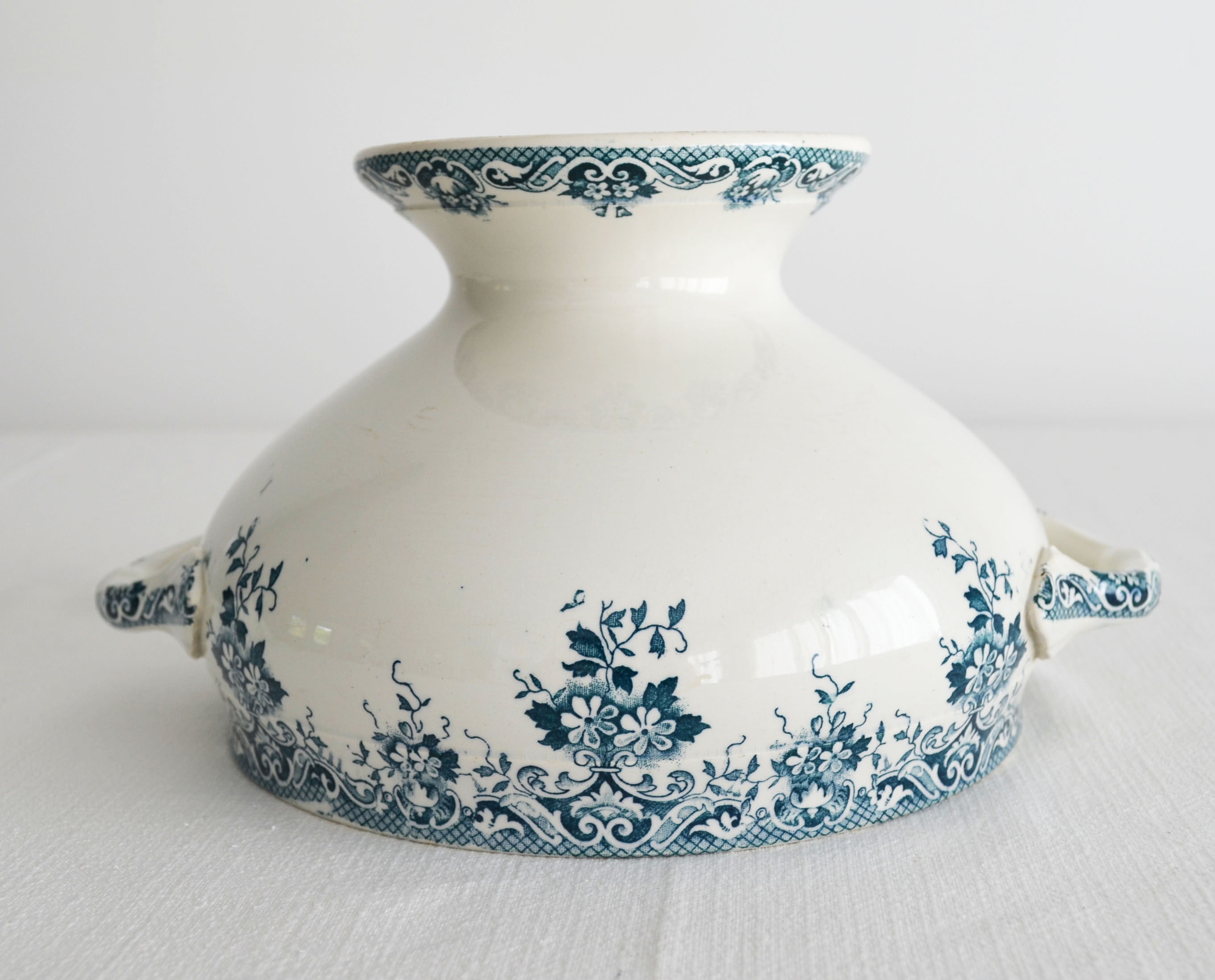 Tureen iron earth