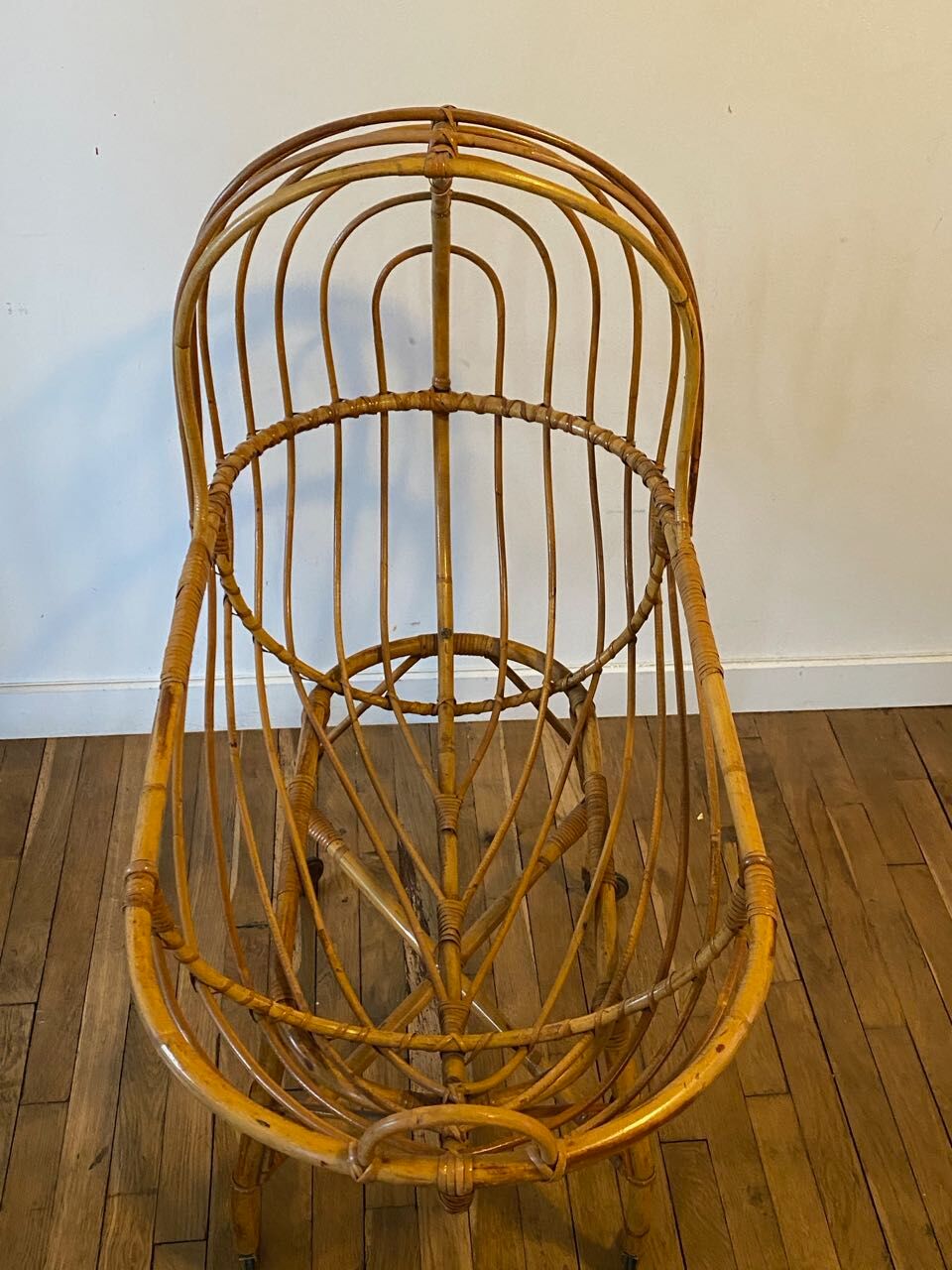 Cradle in rattan