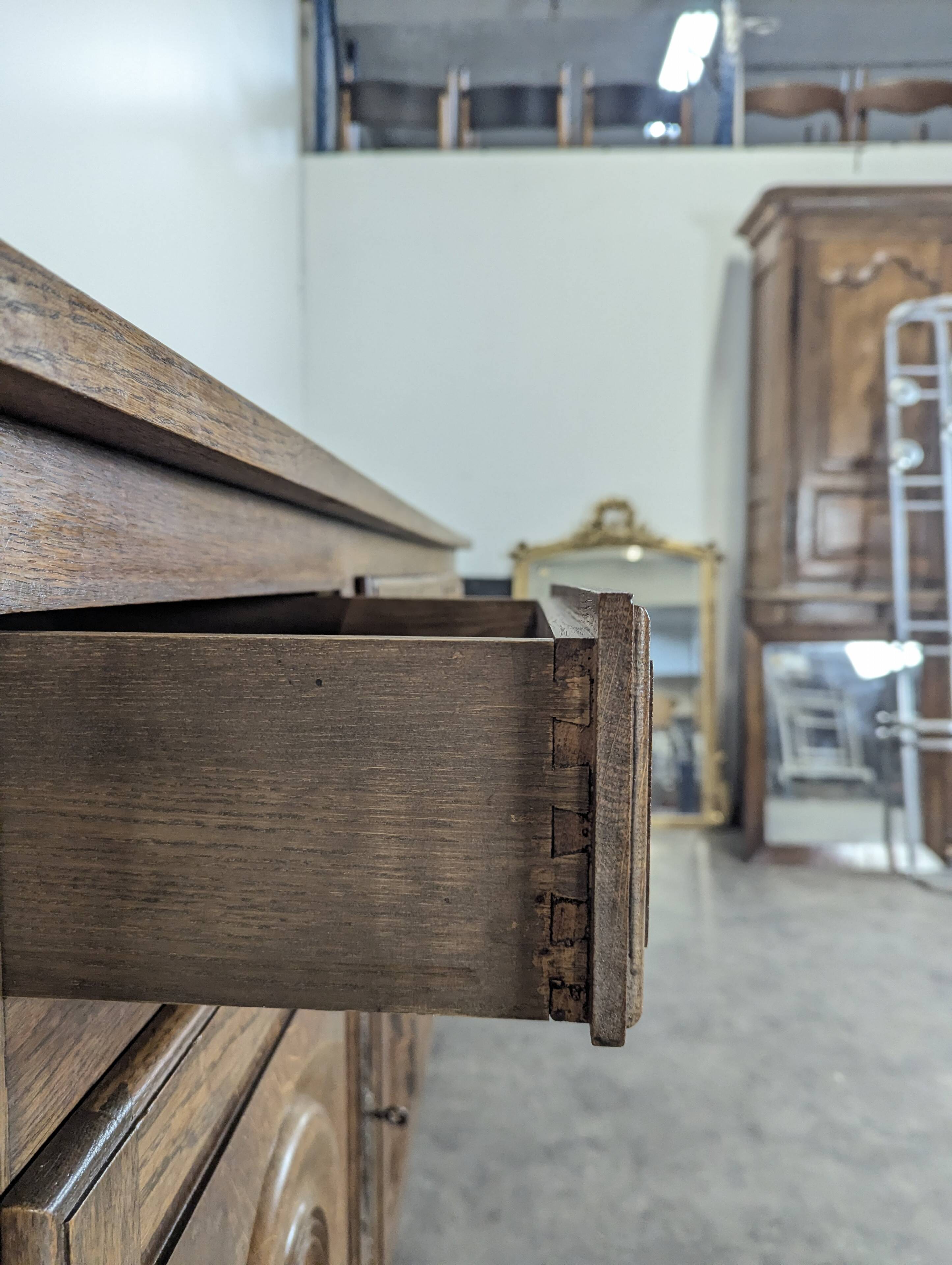 Enfilade en chêne massif sclupté DLG Dudouyt