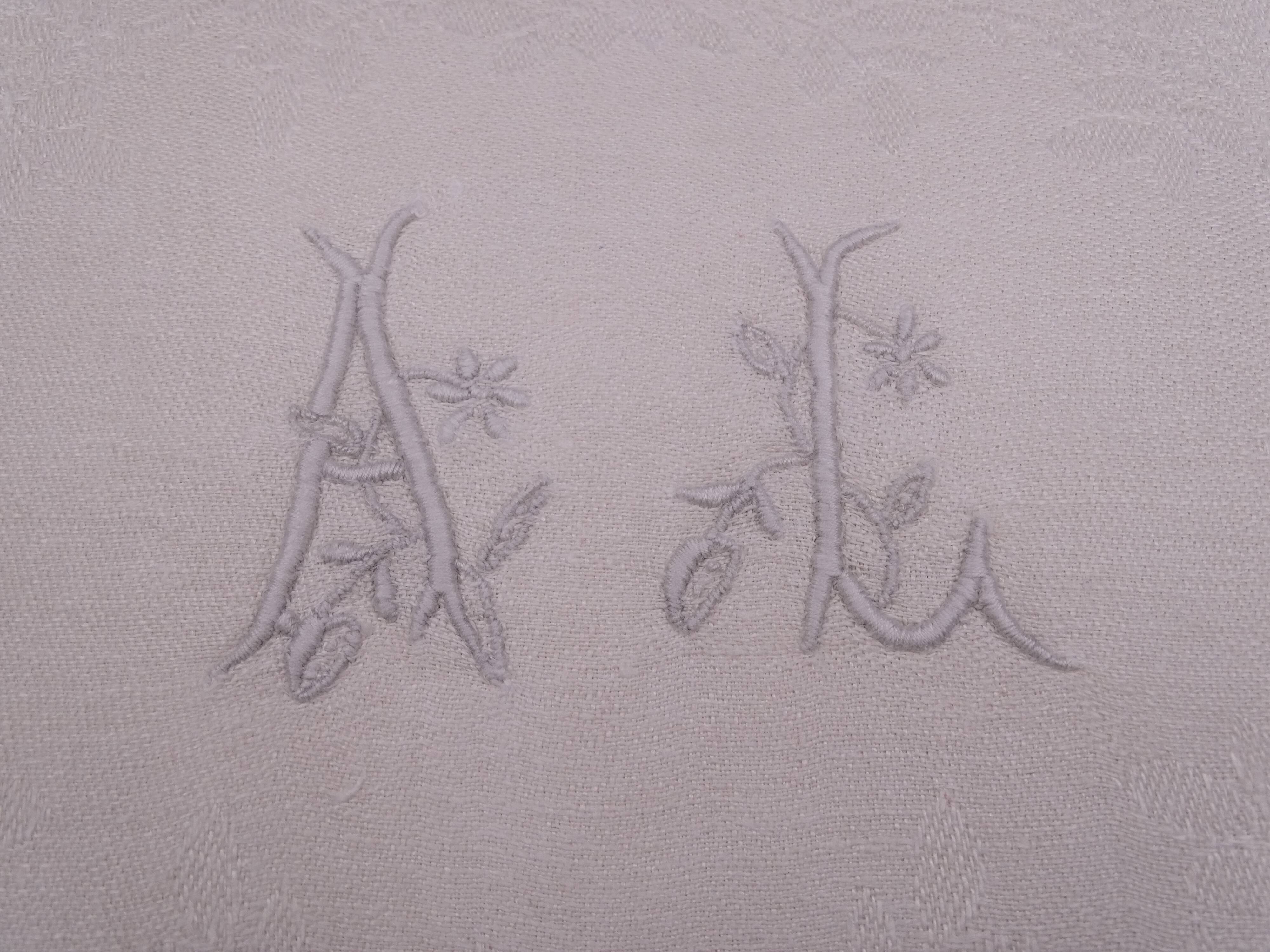 12 monogrammed cotton pad towels AL - Circa 1900