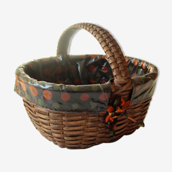 Small wicker basket, ideal for flowers or bread