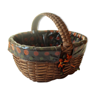 Small wicker basket, ideal for flowers or bread