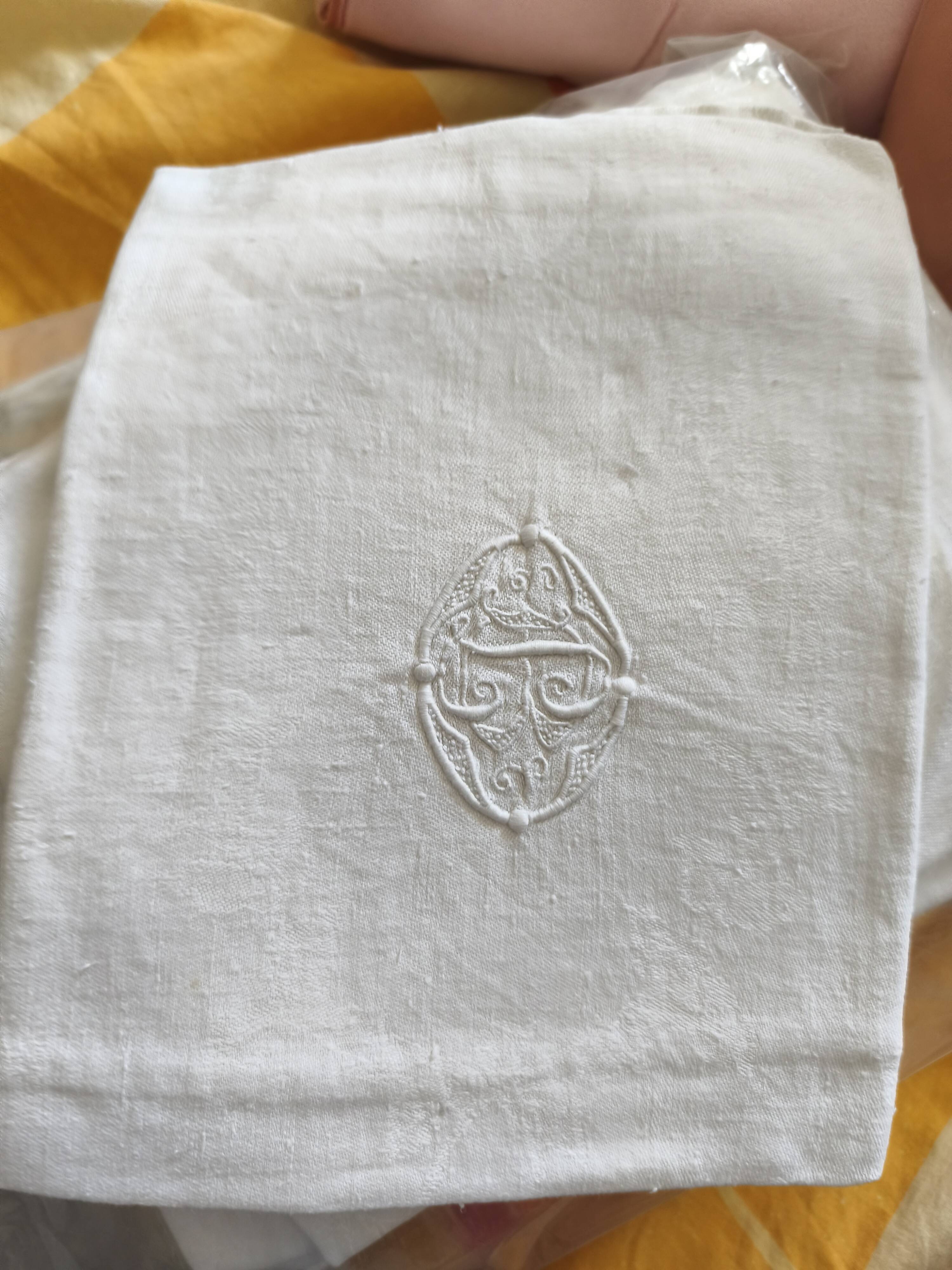 Lot of 11 damask napkins