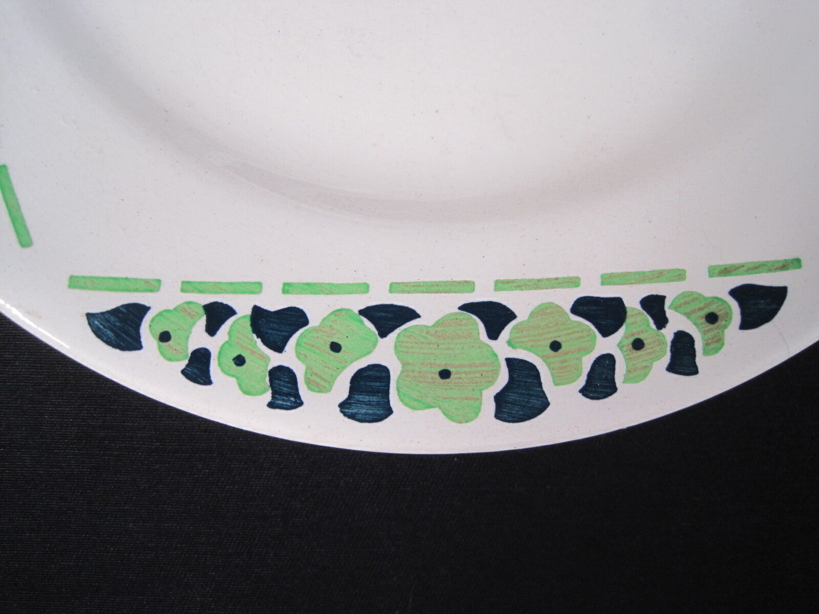 5 plates and a dish faïence de longchamp terre of fer series cannes art deco