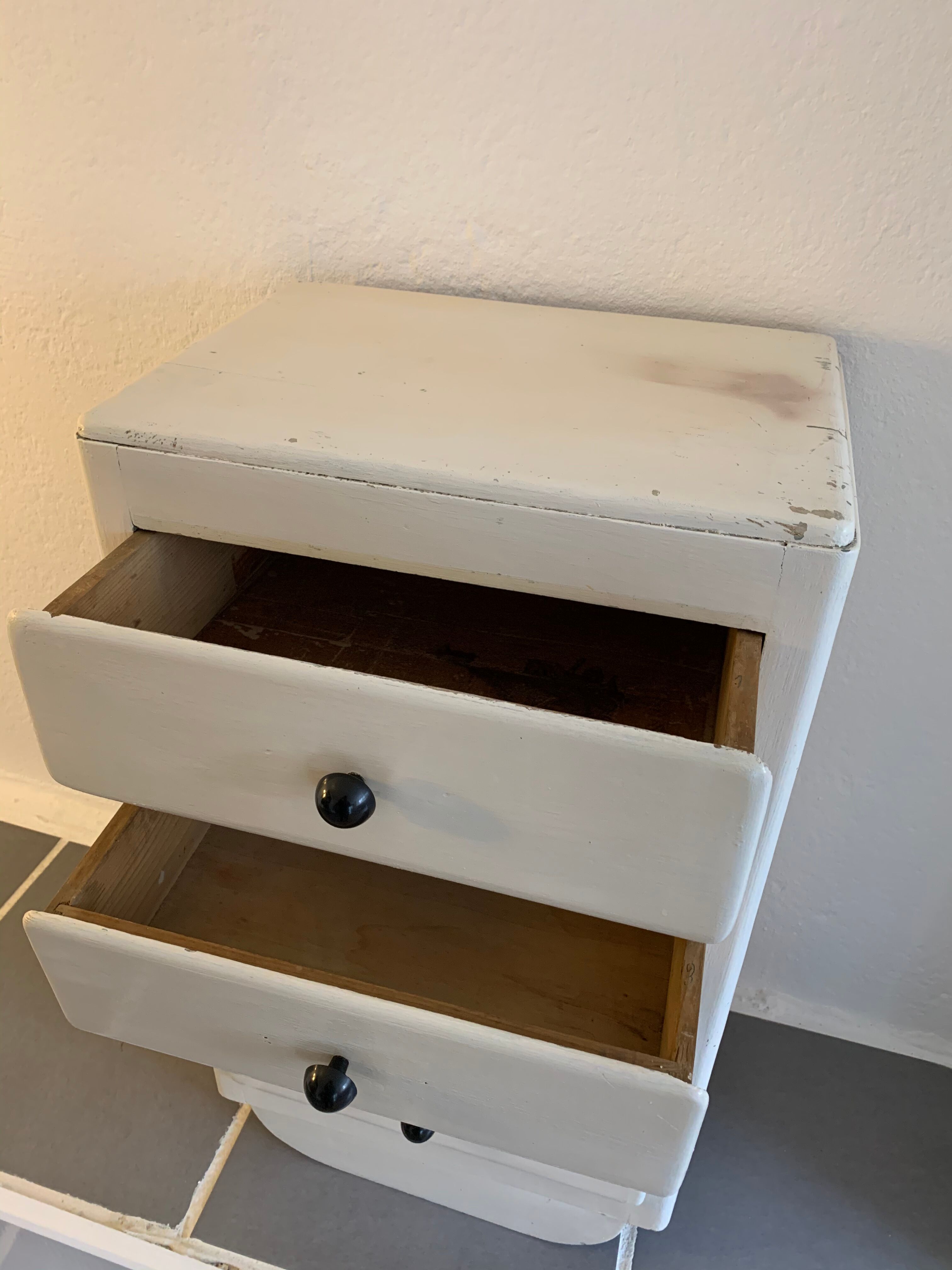 Art Deco Wood Clothing chest of drawers