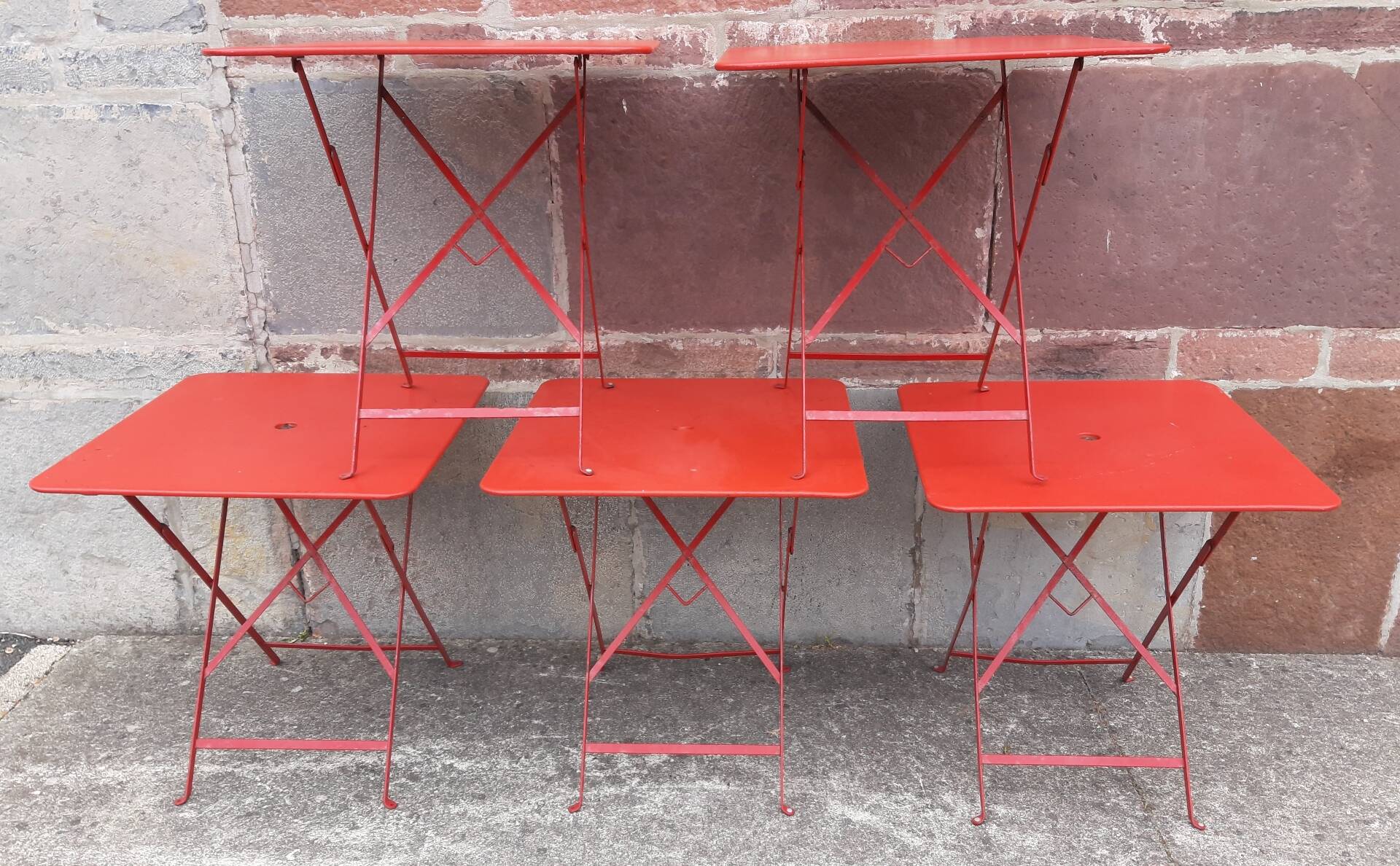 Folding bistro or garden table, made of metal. (Individually or in sets)