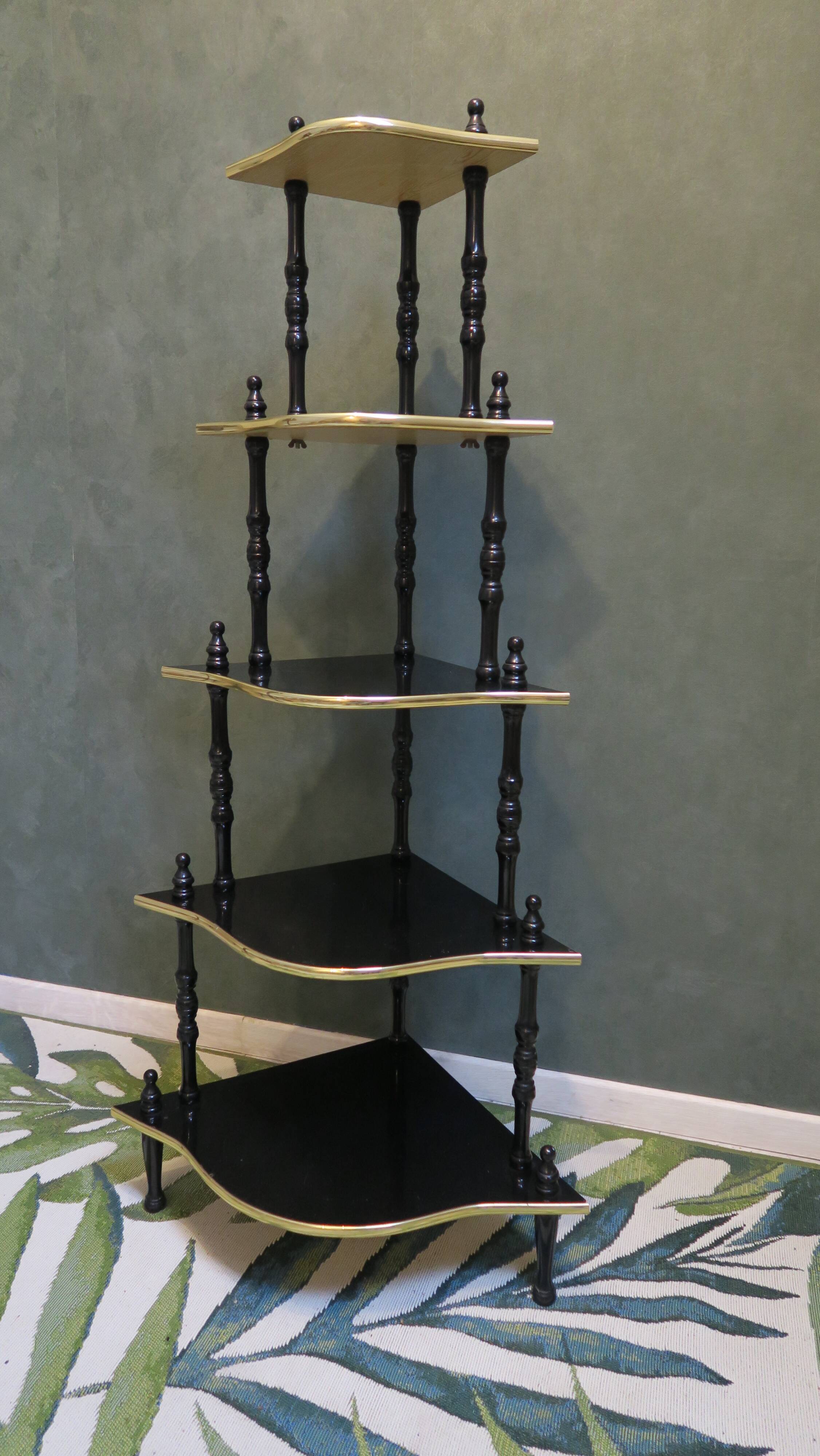 Hanging shelf, with two sides.