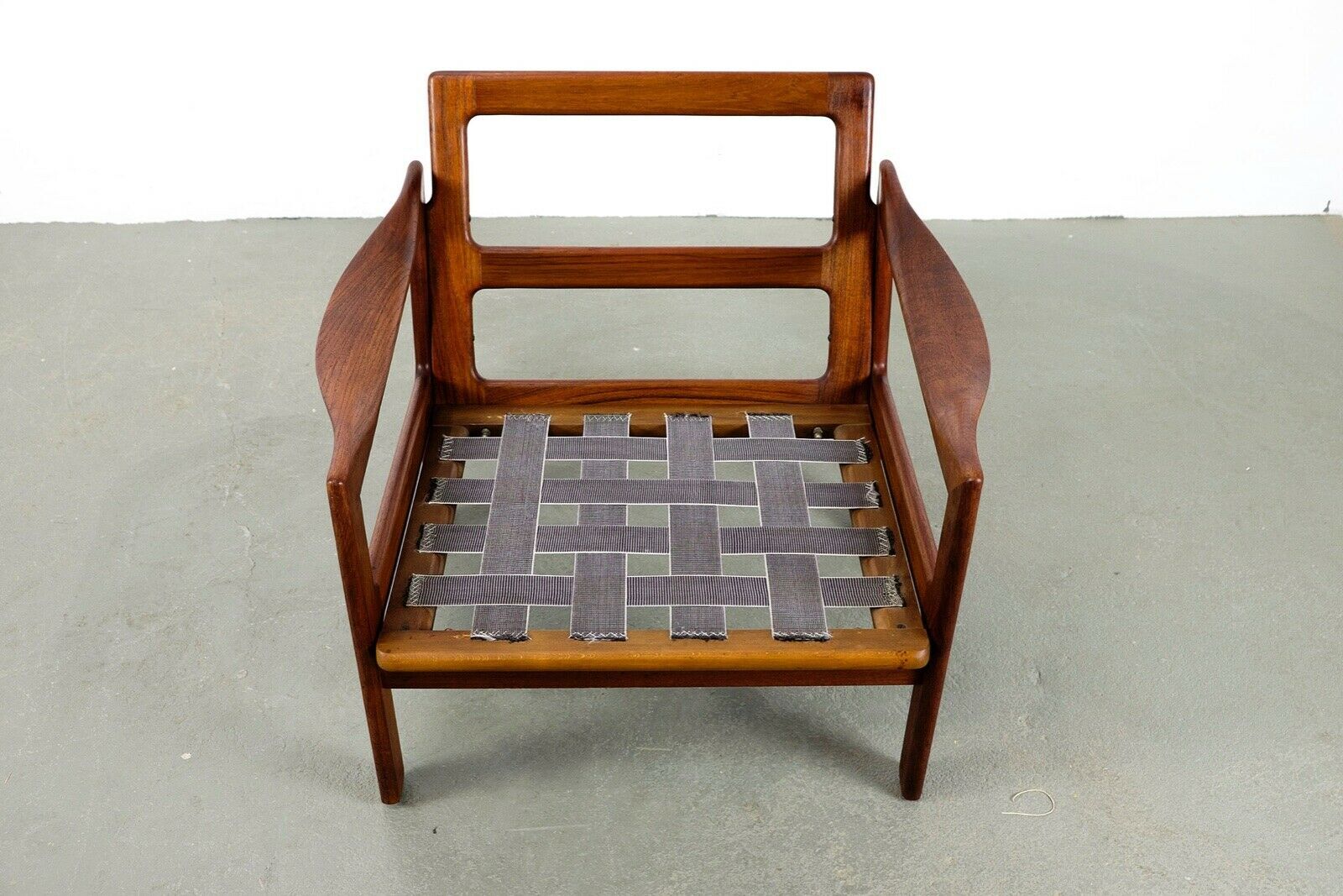 Illum Wikkelsø chair model 20 made by Niels Eilersen