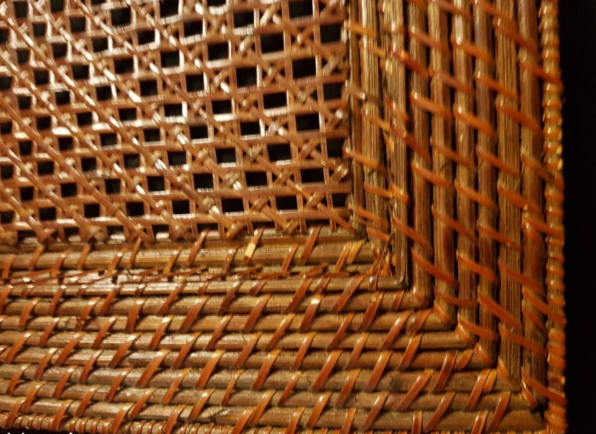Square placemat in woven rattan and caning