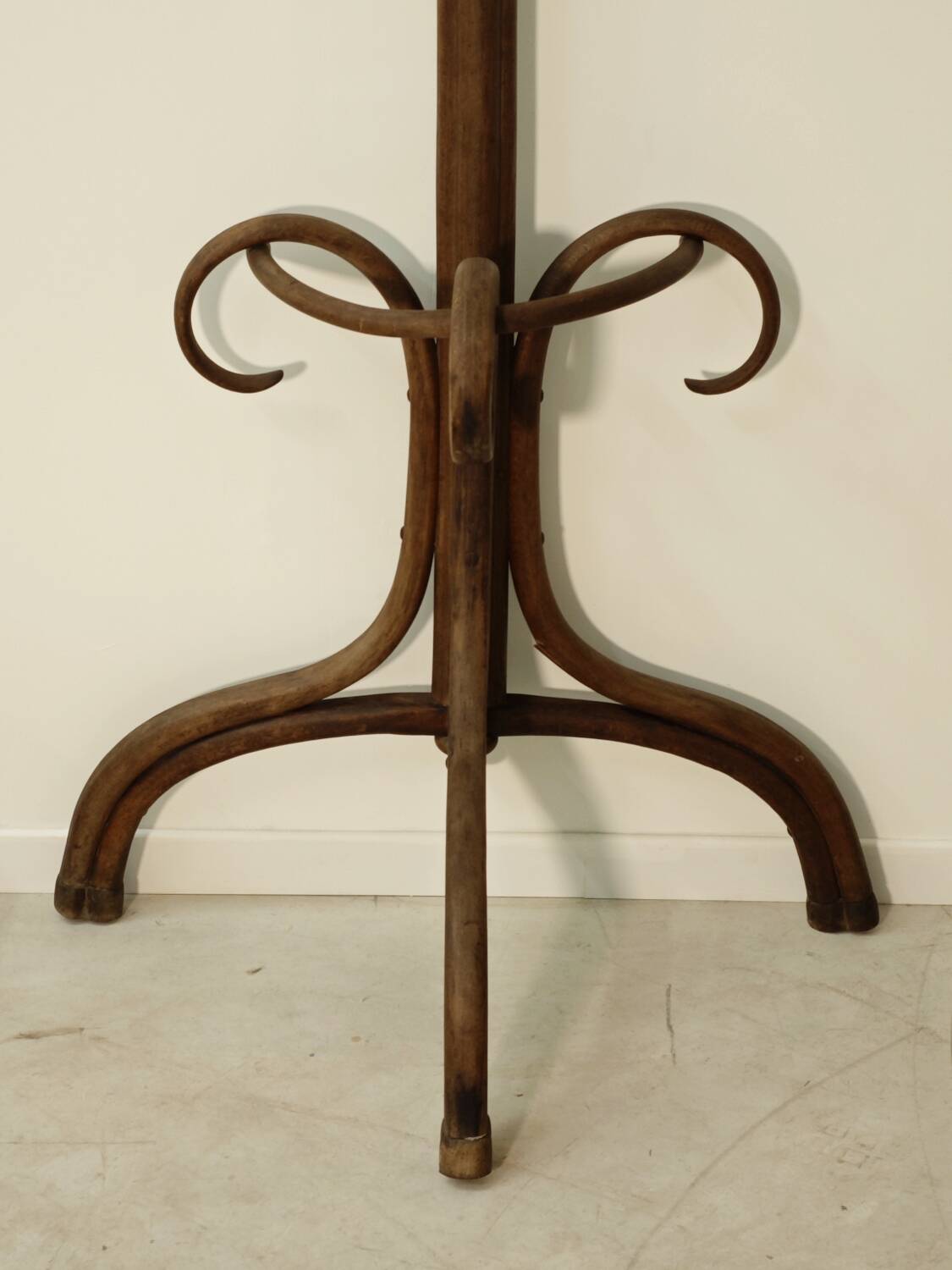 Thonet No. 1 Parrot Coat Rack on Wall, 1900s