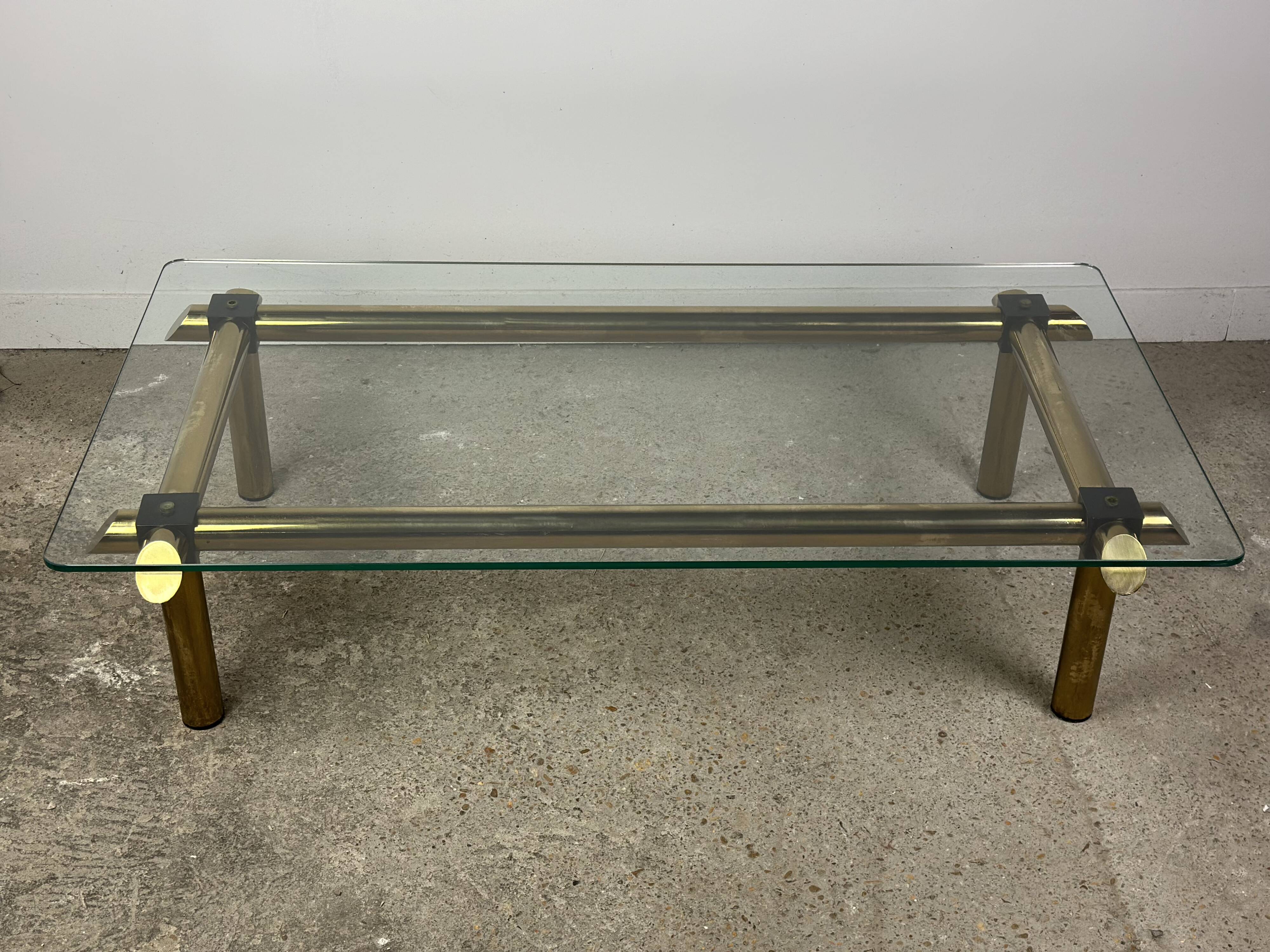 Vintage Italian coffee table 80'S in brass and iron