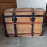 Grande malle en bois bombée