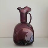 Carafe d'Empoli en verre soufflé violet