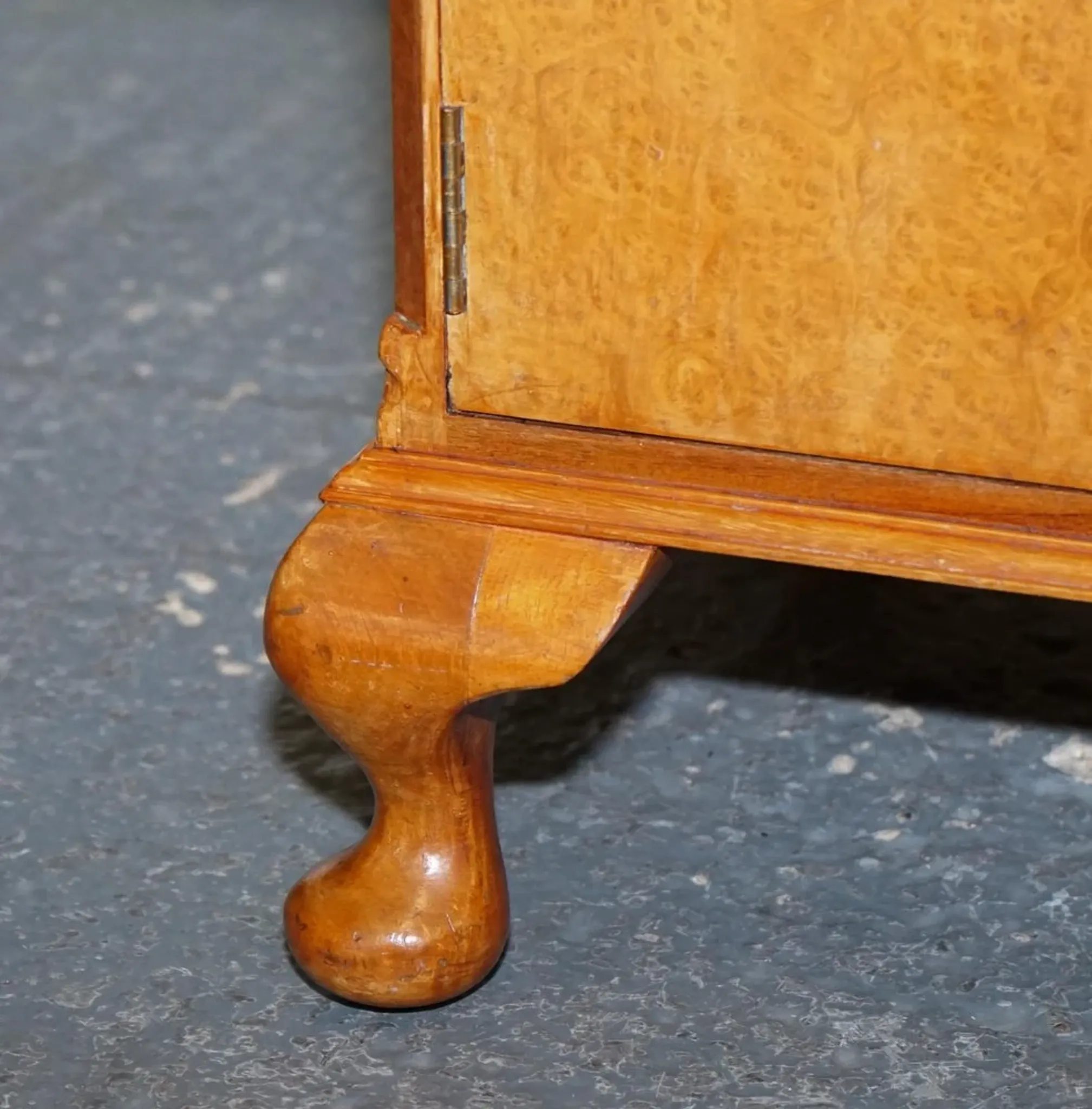 Art Deco Nightstands in Walnut, 1920s, Set of 2