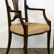 Fauteuil en bois dur Hepplewhite sur pieds délicats avec siège d'origine