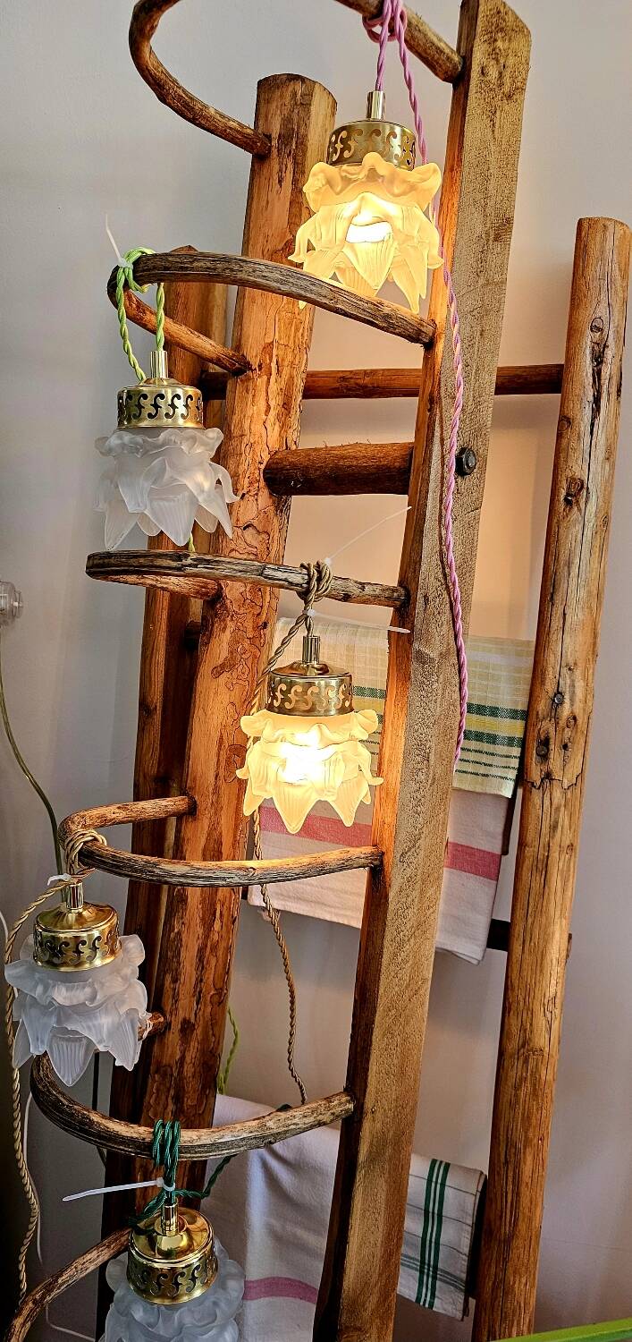 Glass paste flower suspension