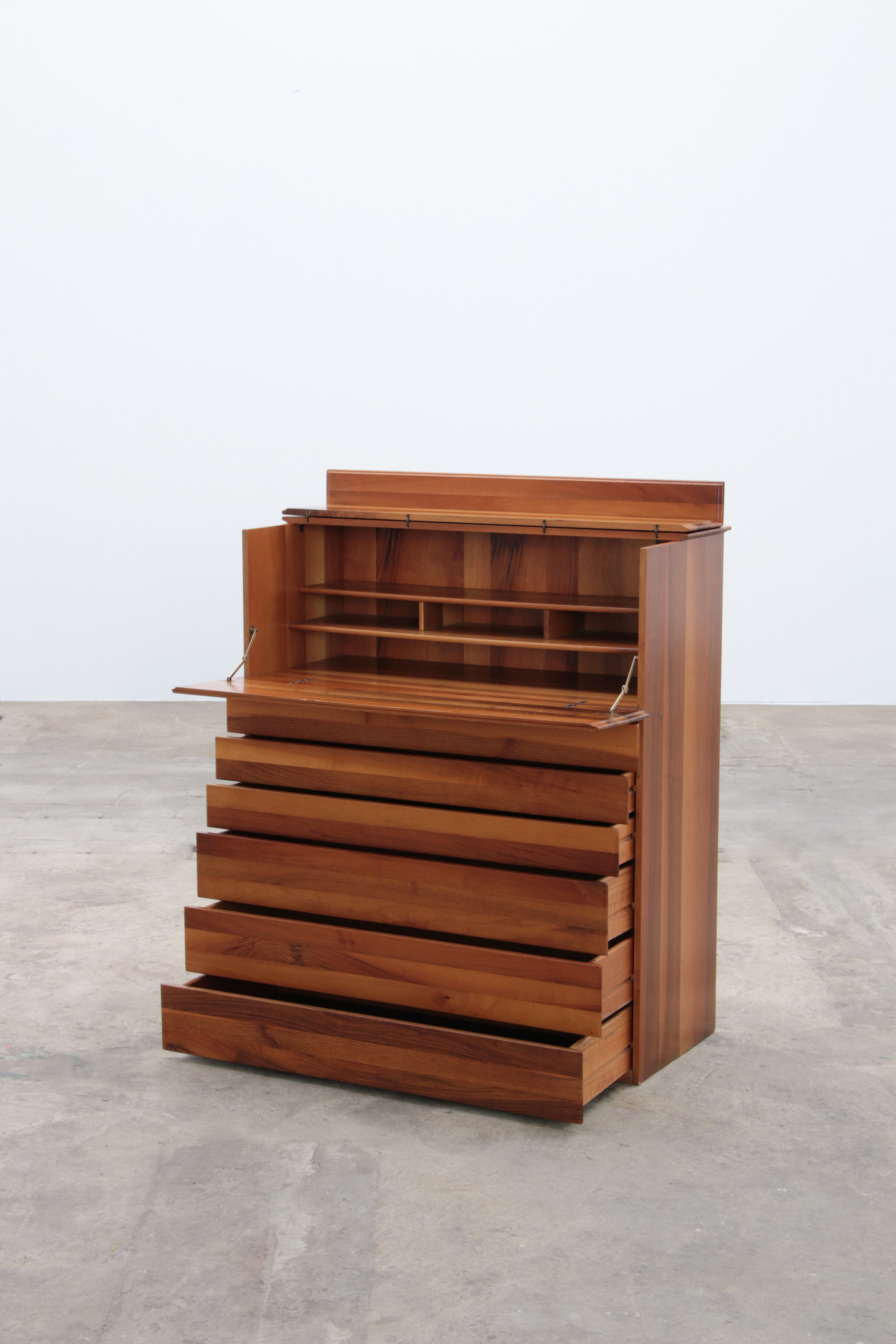 Afra & Tobia Scarpa Walnut secretary chest of drawers for Molteni, 1970 Italy
