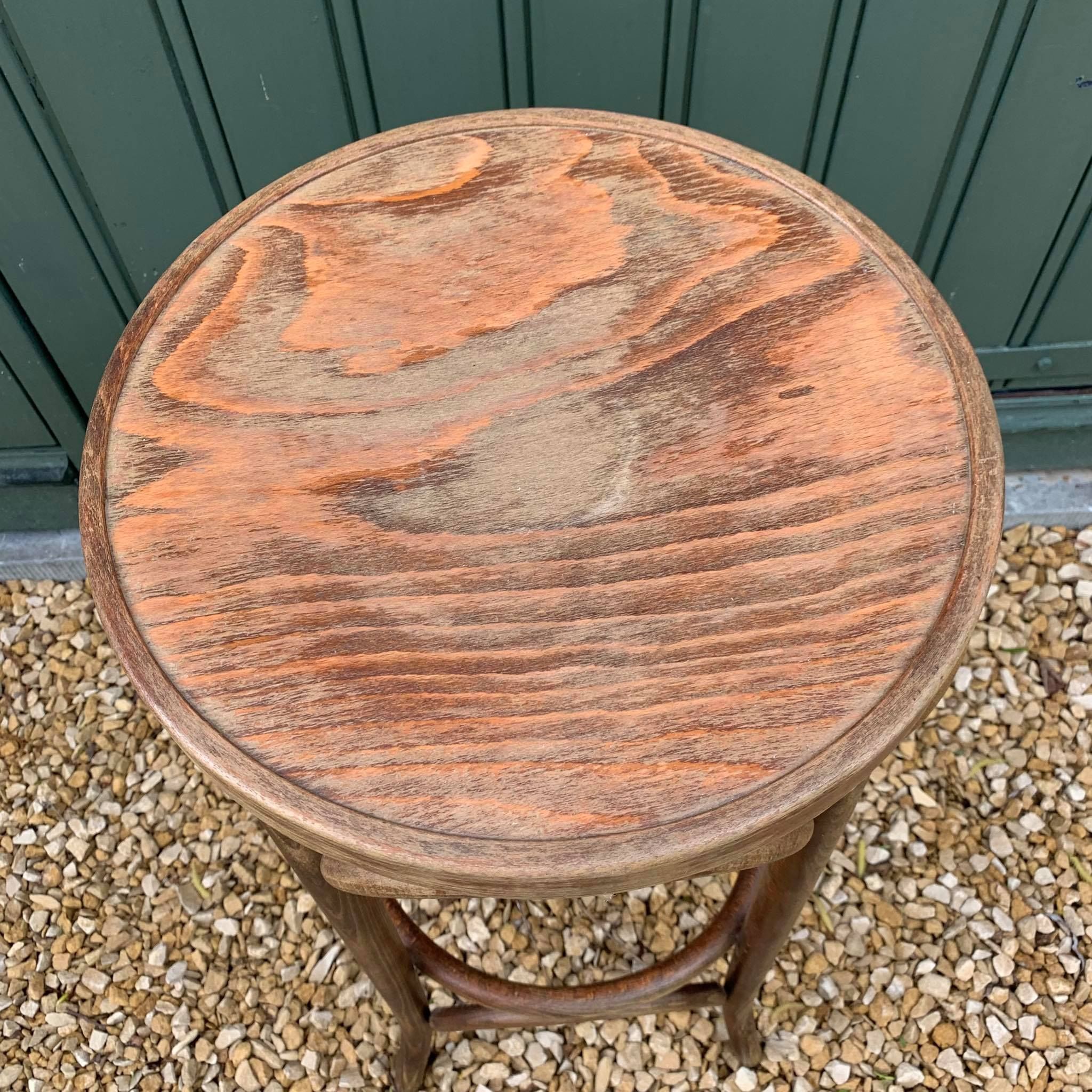 Tabouret bistrot en bois courbé