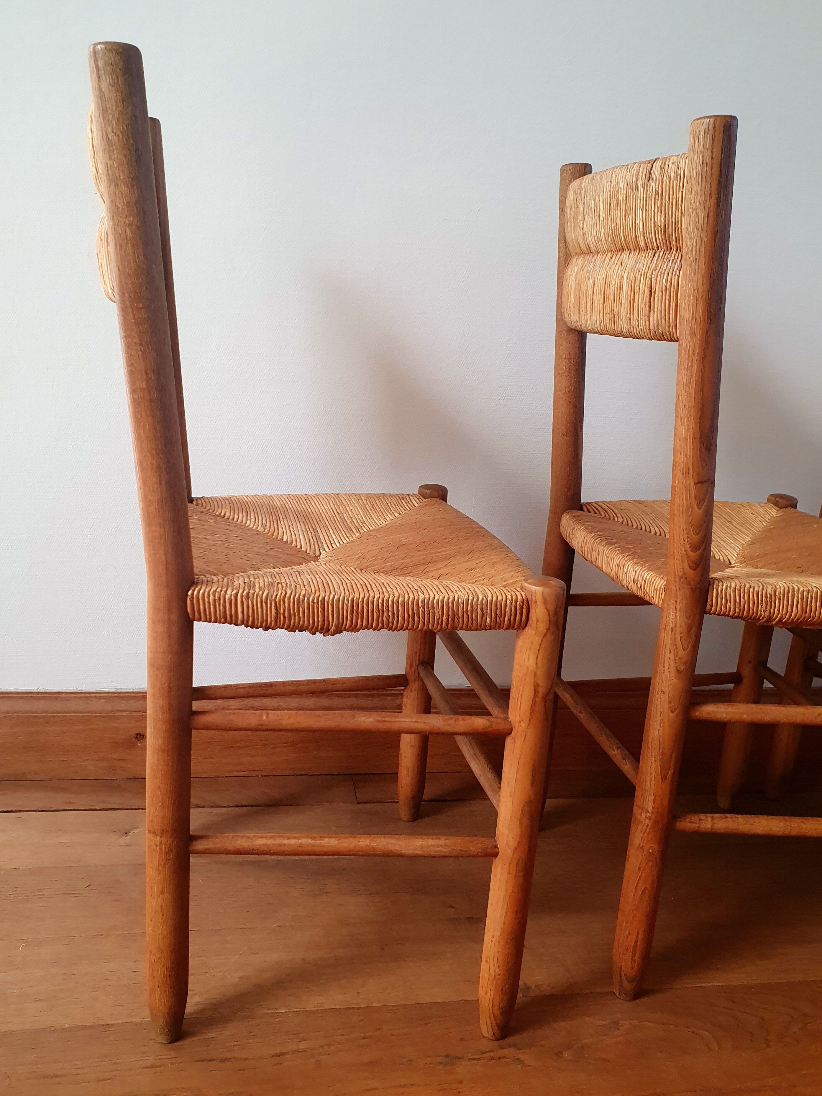 Series of 4 seat chairs and mulched backrest