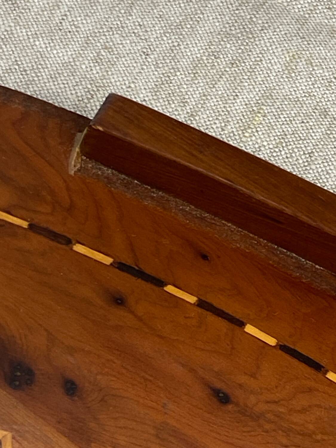 Wooden tray, inlaid decoration with marquetry and mother-of-pearl.
