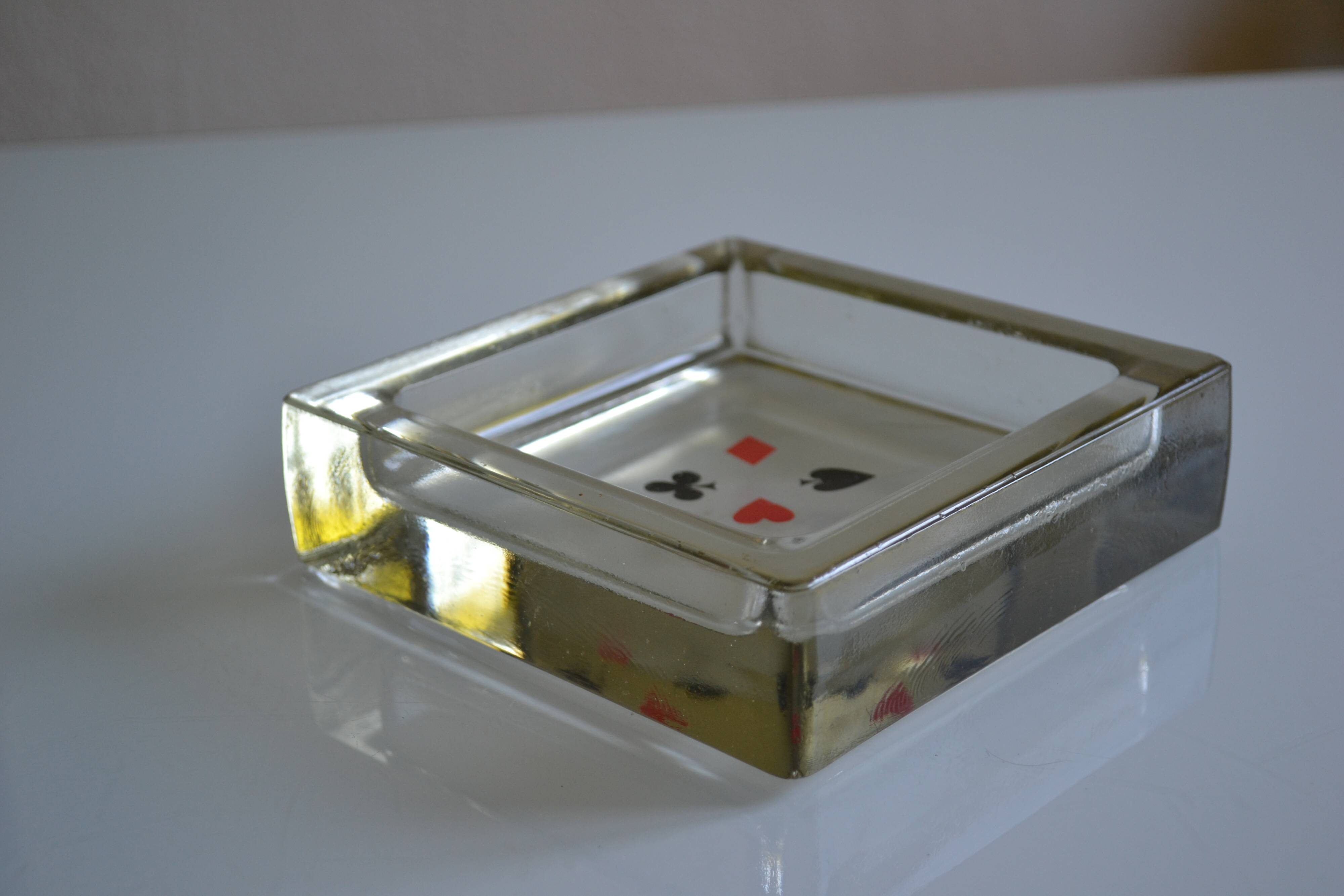 glass block pockets in the 4 colours of the card game