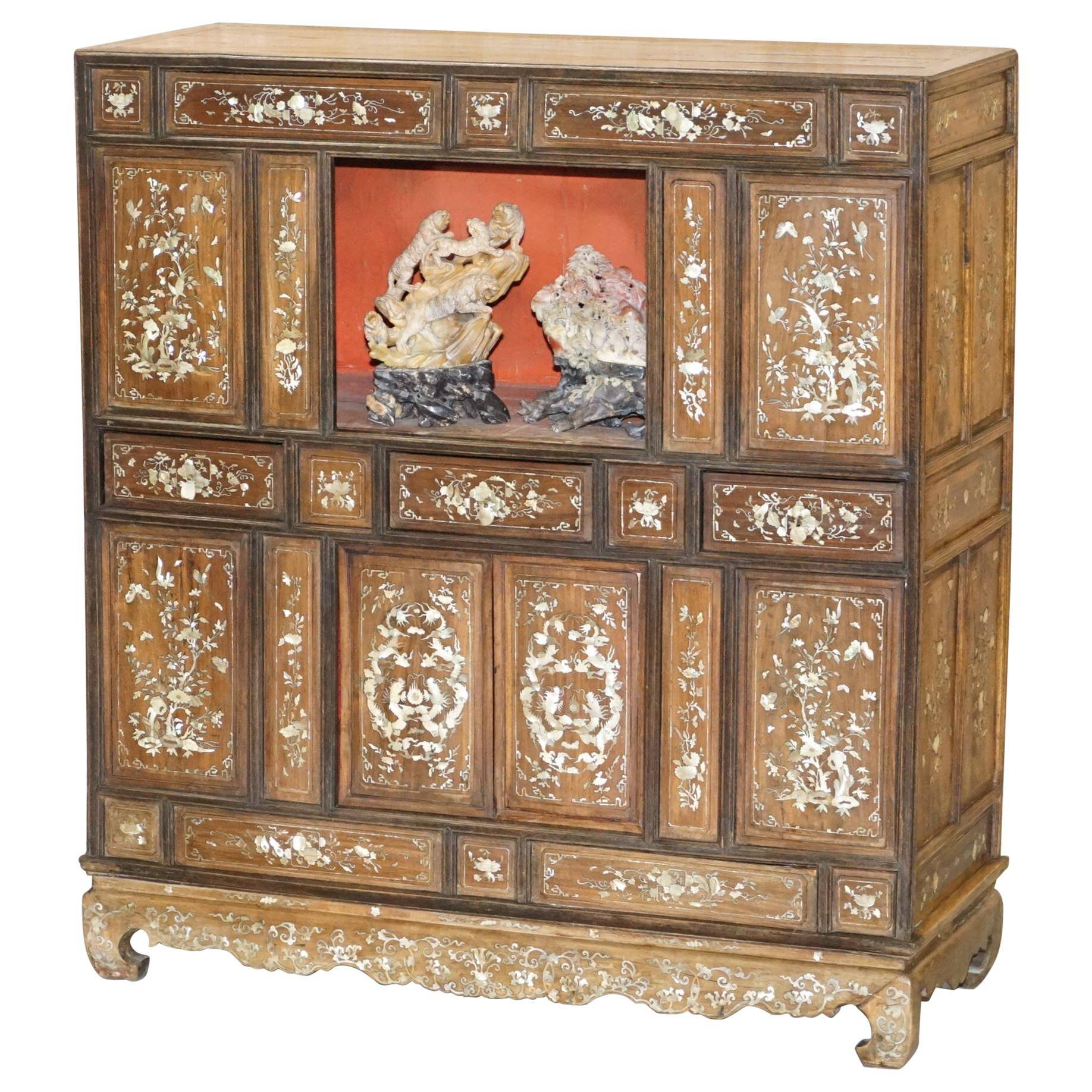 19th-century Chinese cabinet inlaid with mother-of-pearl