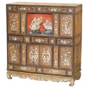 19th-century Chinese cabinet inlaid with mother-of-pearl