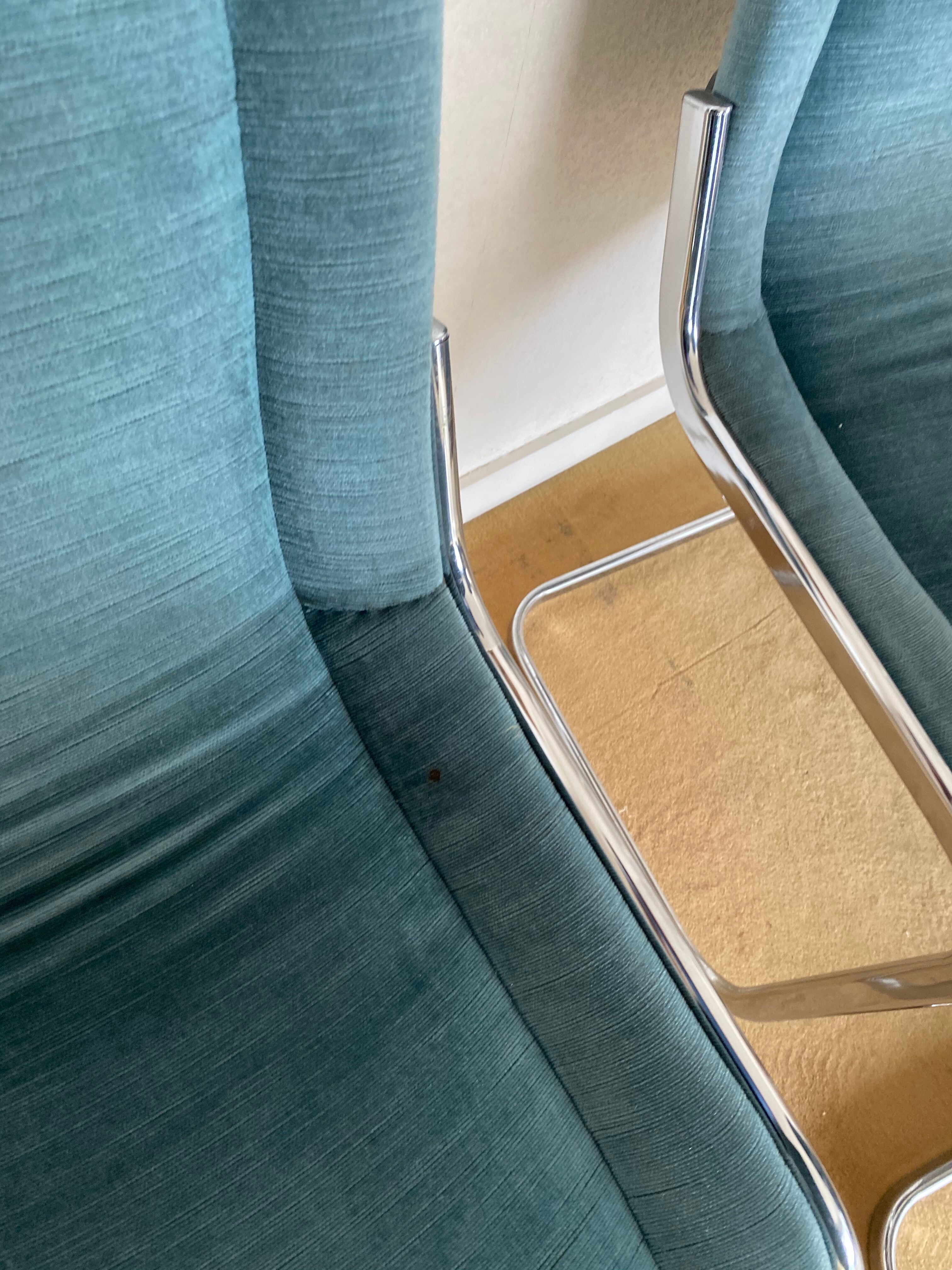 Set 4 steel design chairs and fabrics