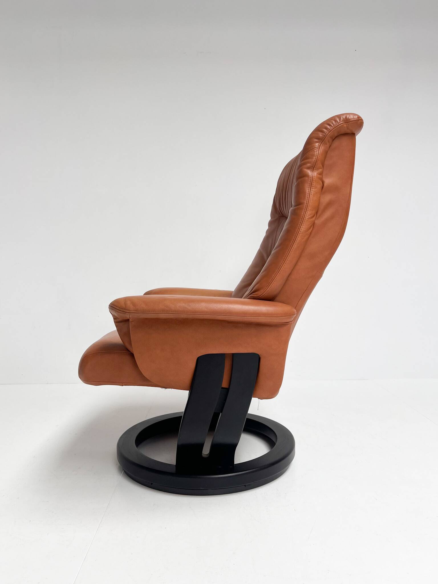 Hjort Knudsen relax chair with ottoman, 1990’s