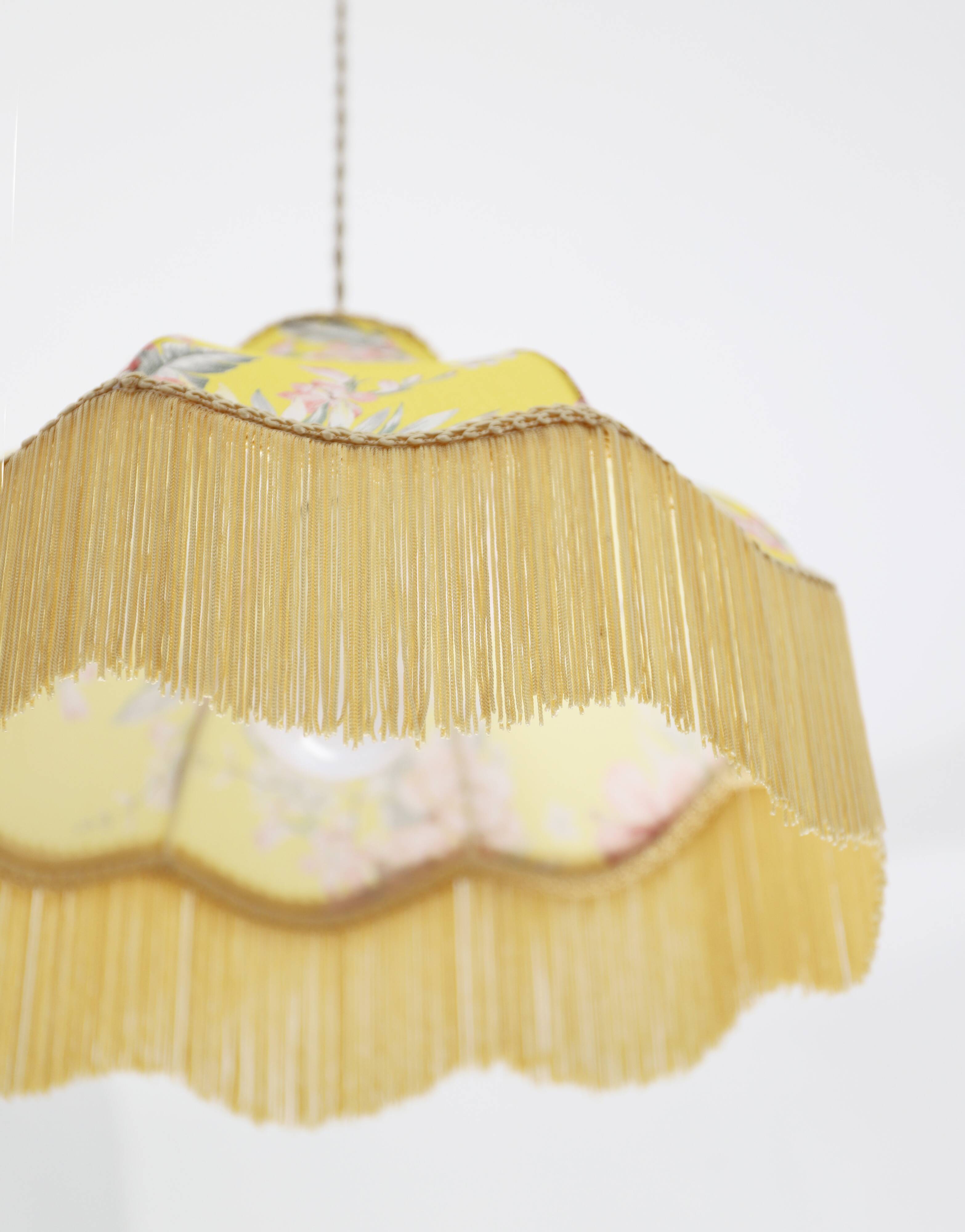 Suspension vintage florale imprimée avec franges