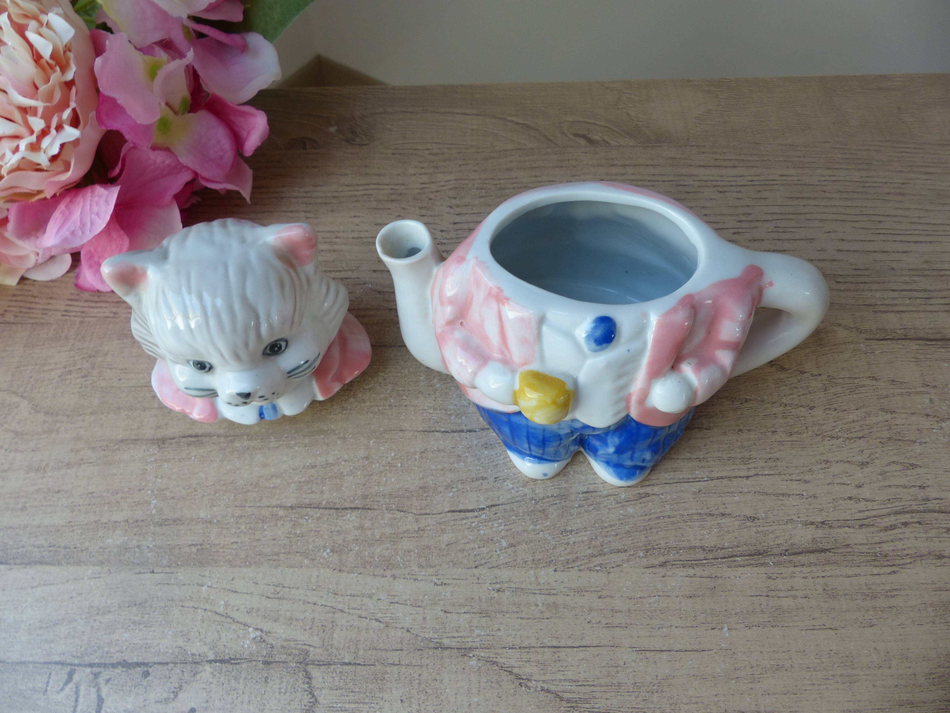 Mini ceramic cat teapot