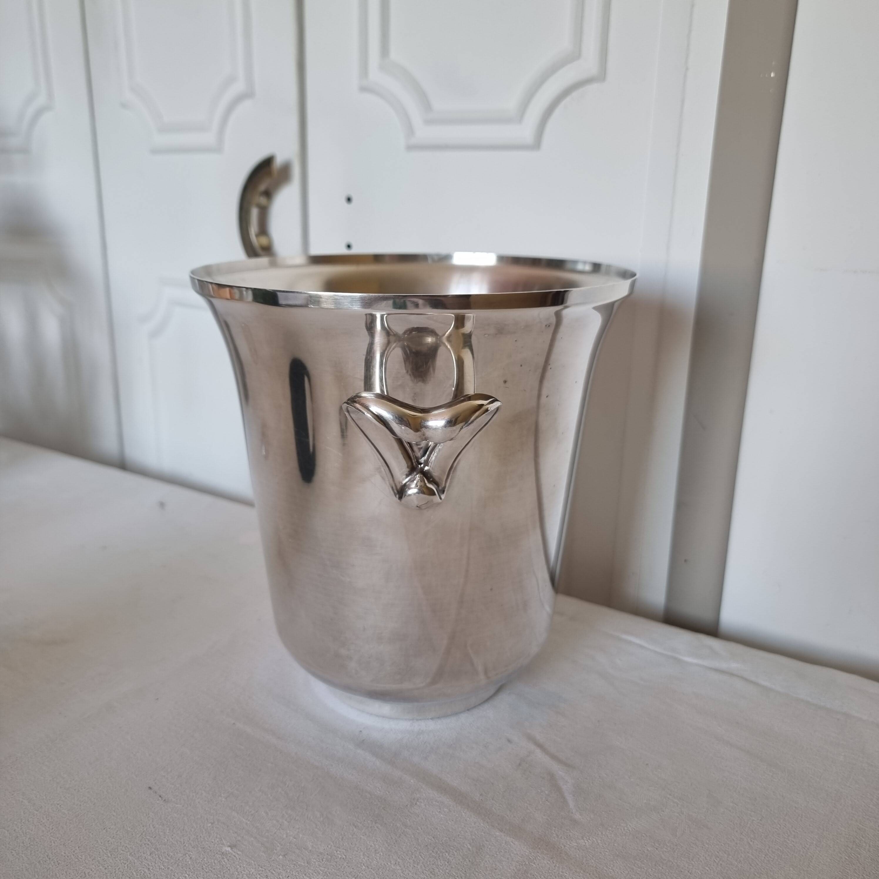Elegant 1960s Art Deco silver-plated champagne bucket