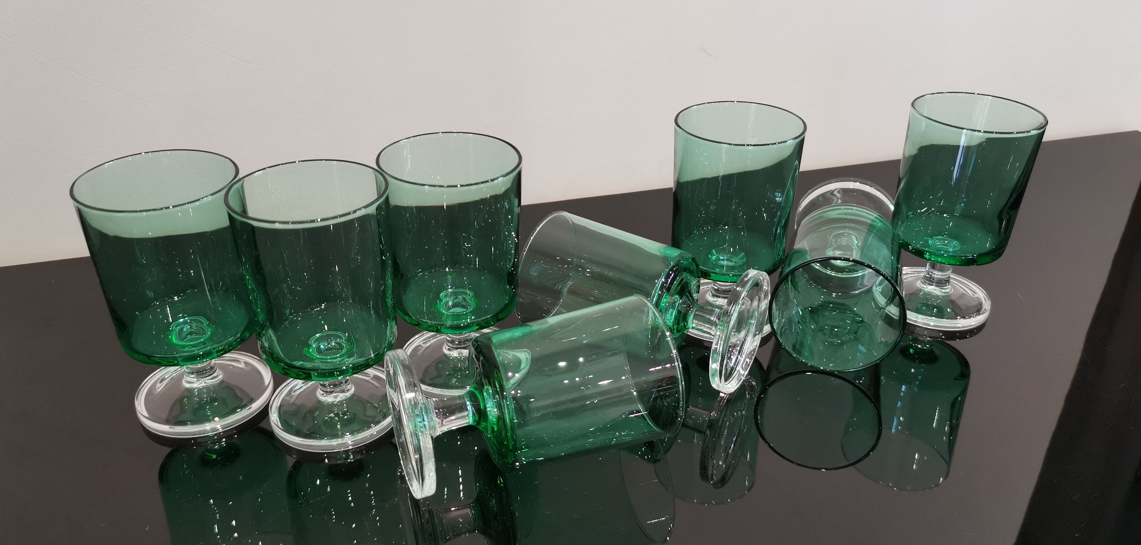 8 Emerald green wine/water glasses on foot model suede luminarc