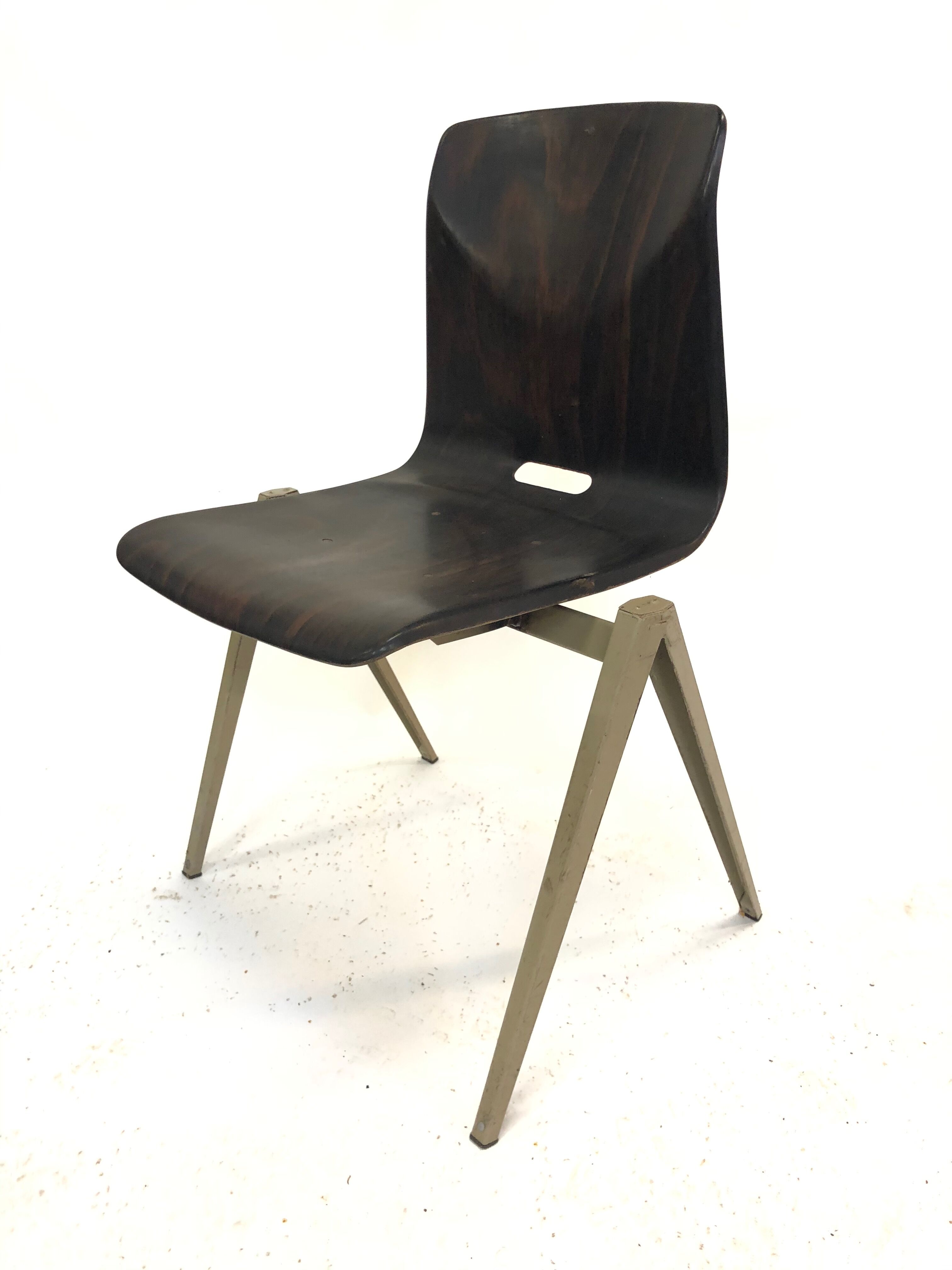 Pagholz Galvanitas S22 stackable school chairs