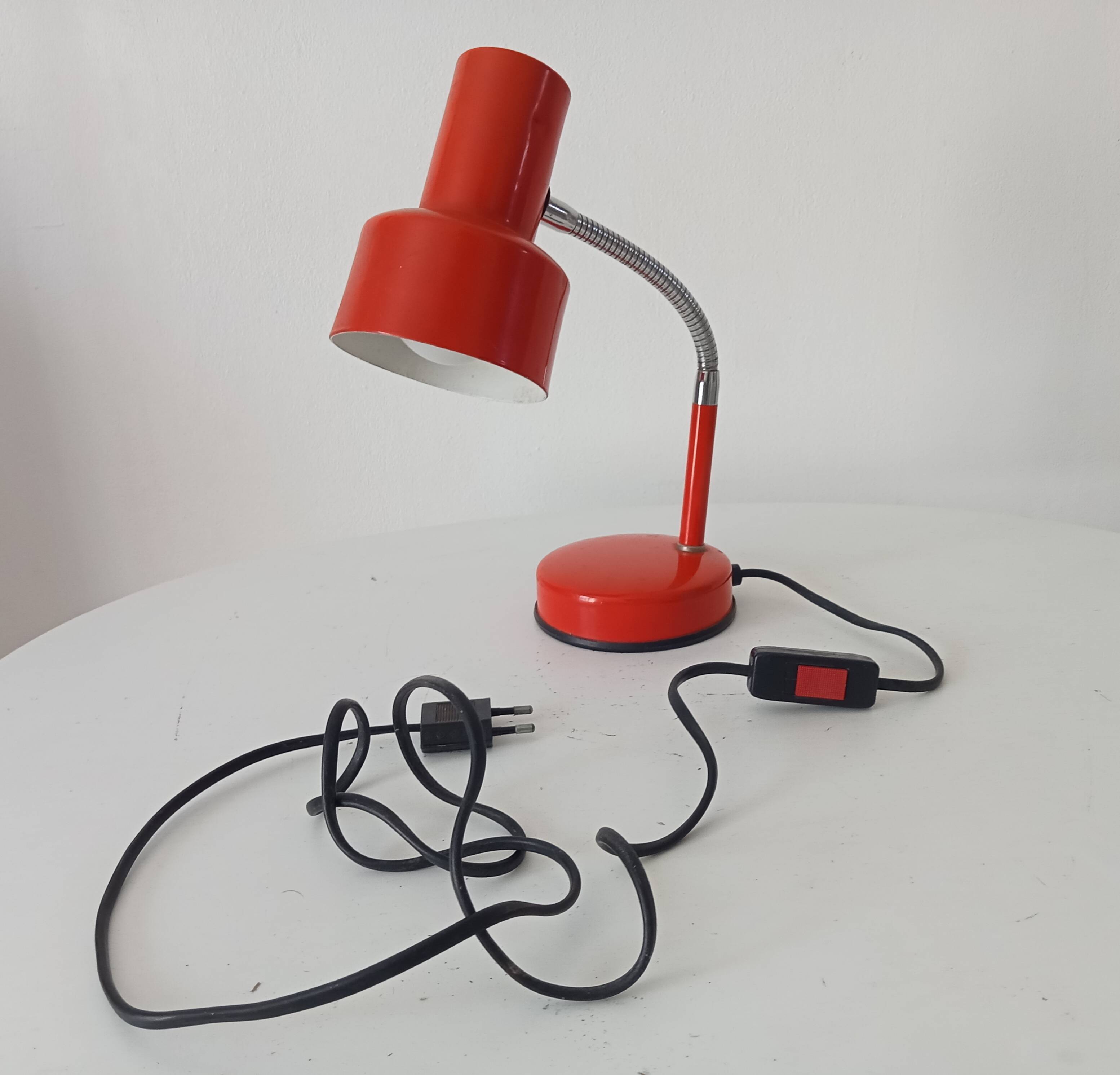 Vintage articulated desk lamp from the 1970s.