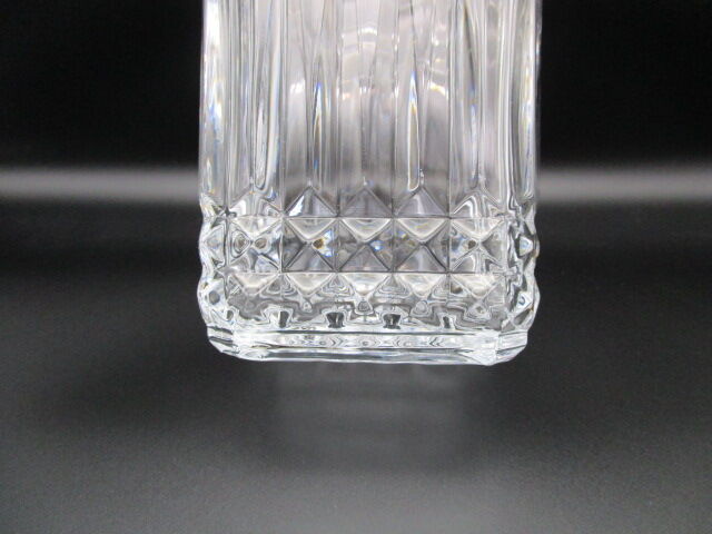 Contemporary crystal whisky decanter
