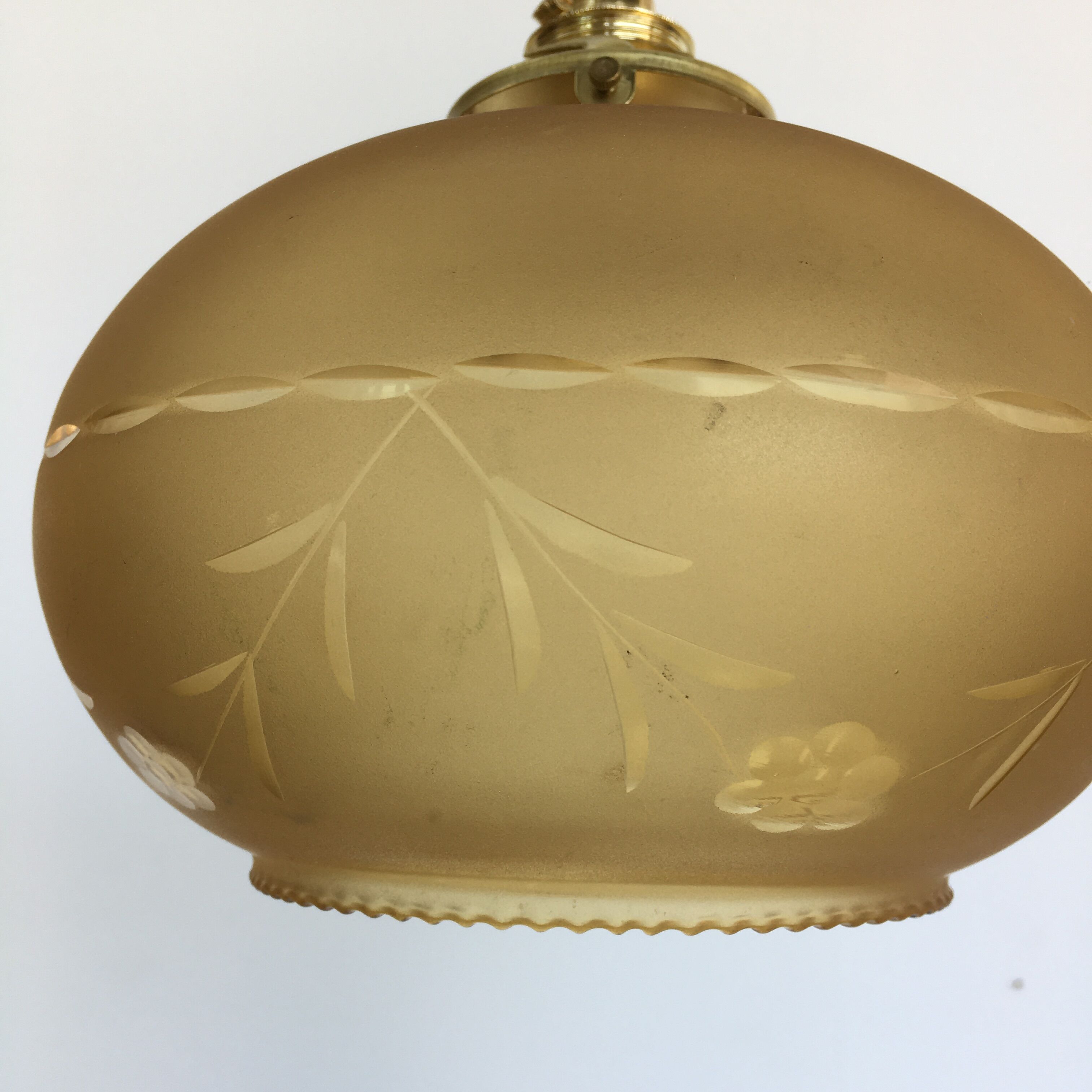 Vintage hanging lamp in frosted glass and floral prints