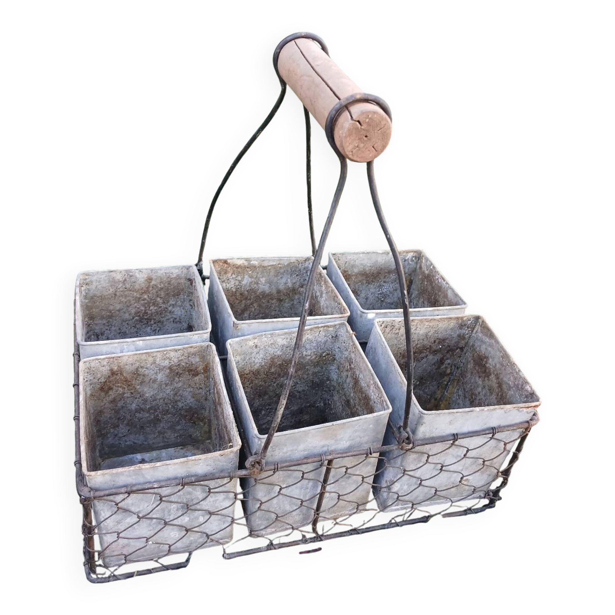 Wire mesh basket
