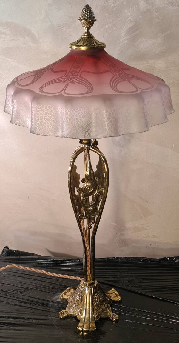 Lampe 1920 bronze abat-jour en verre teinté rose & gravé à l'acide art nouveau 63x30