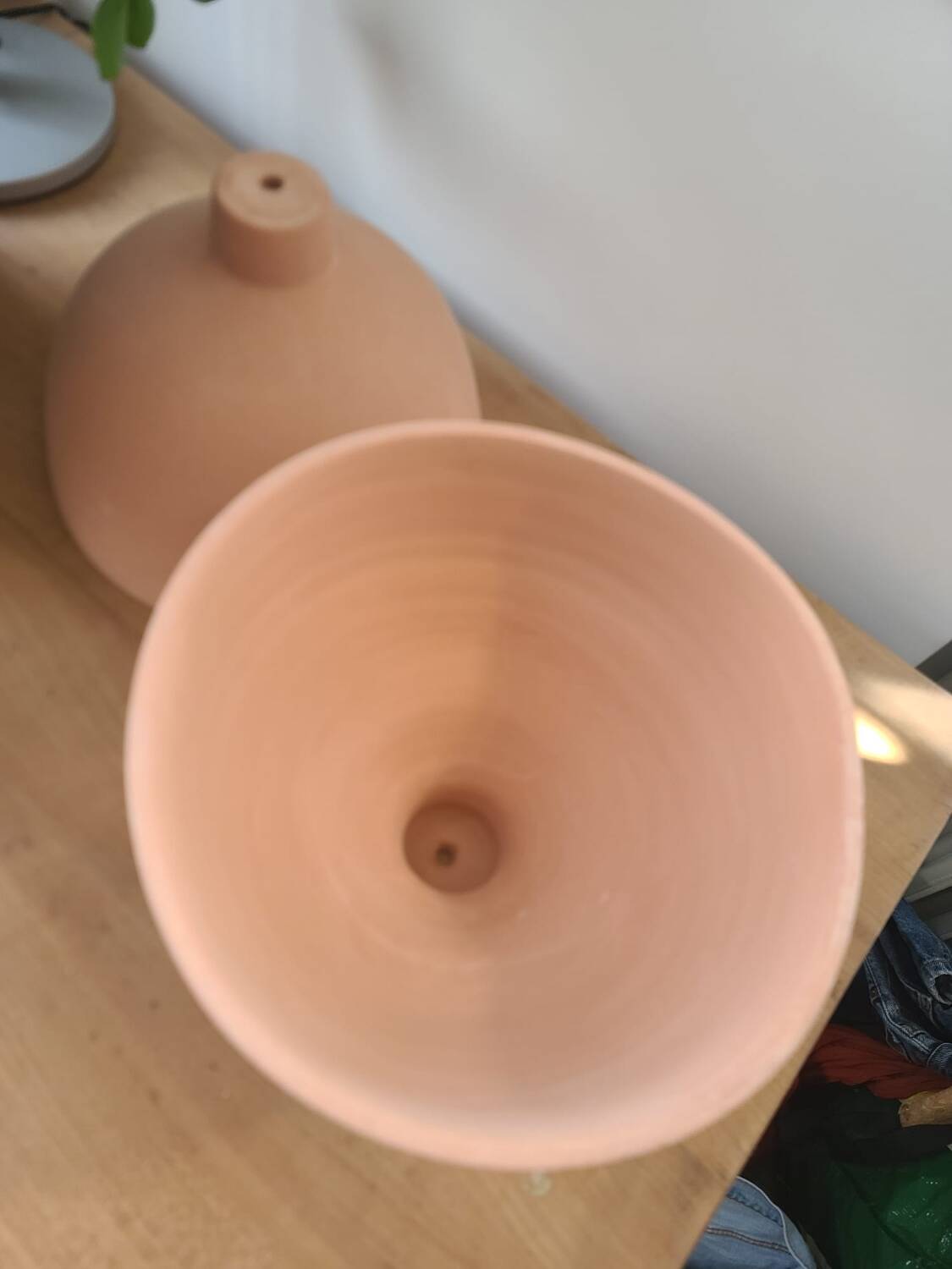 Coupelle lampadaire en terre cuite - suspension