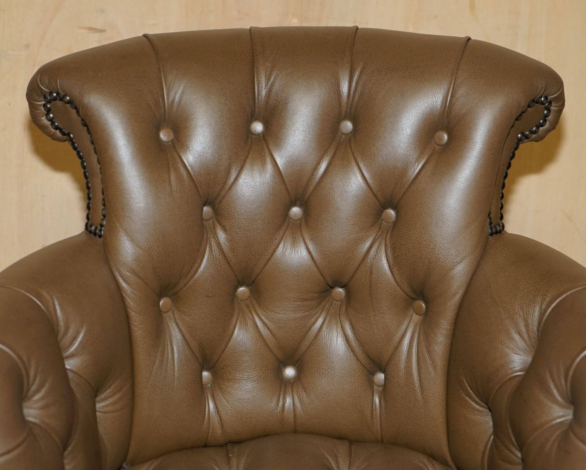Fauteuil de bureau Chesterfield capitonné cuir George Smith