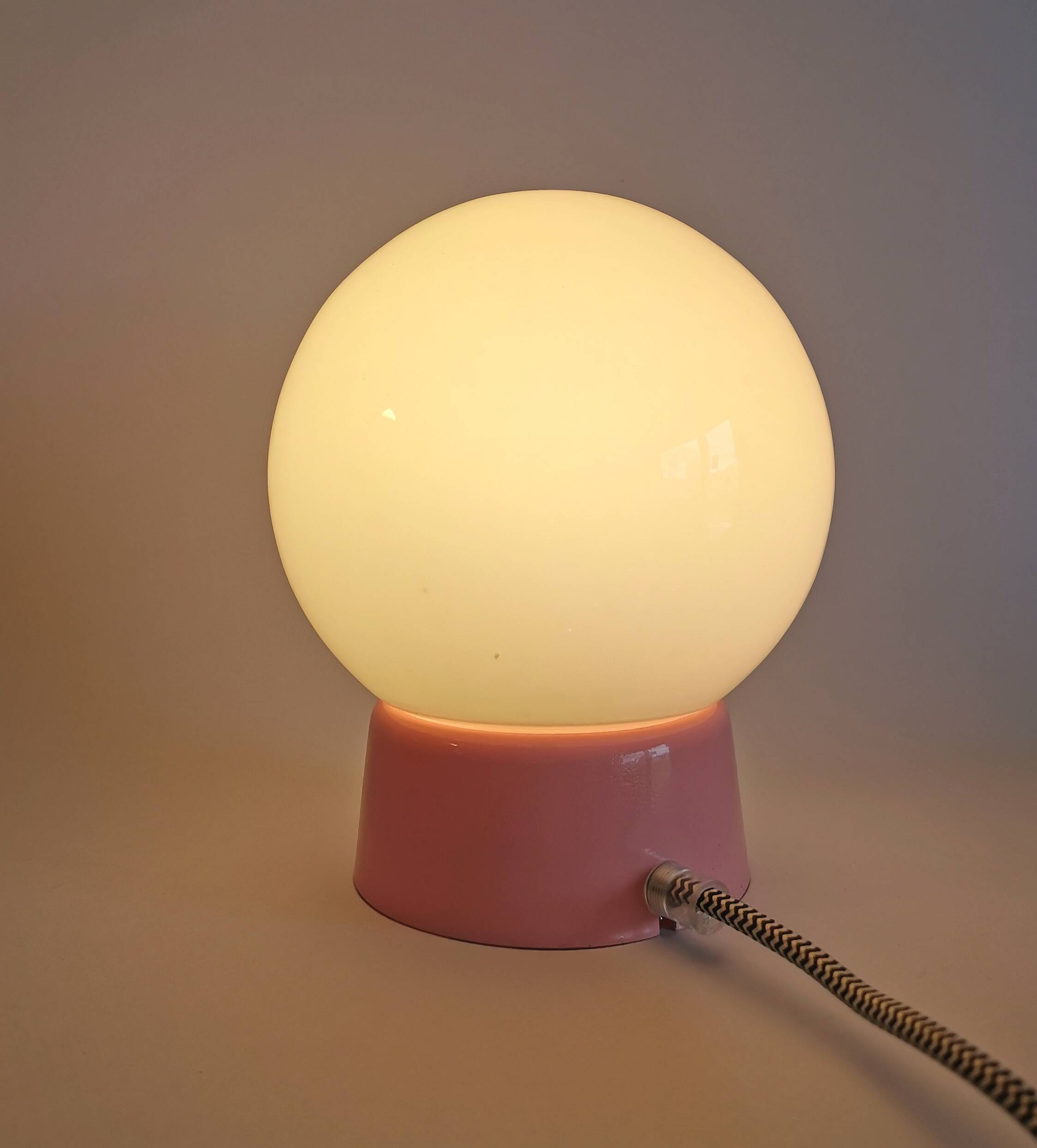 Vintage white opaline living room bedside desk lamp "Malabar"