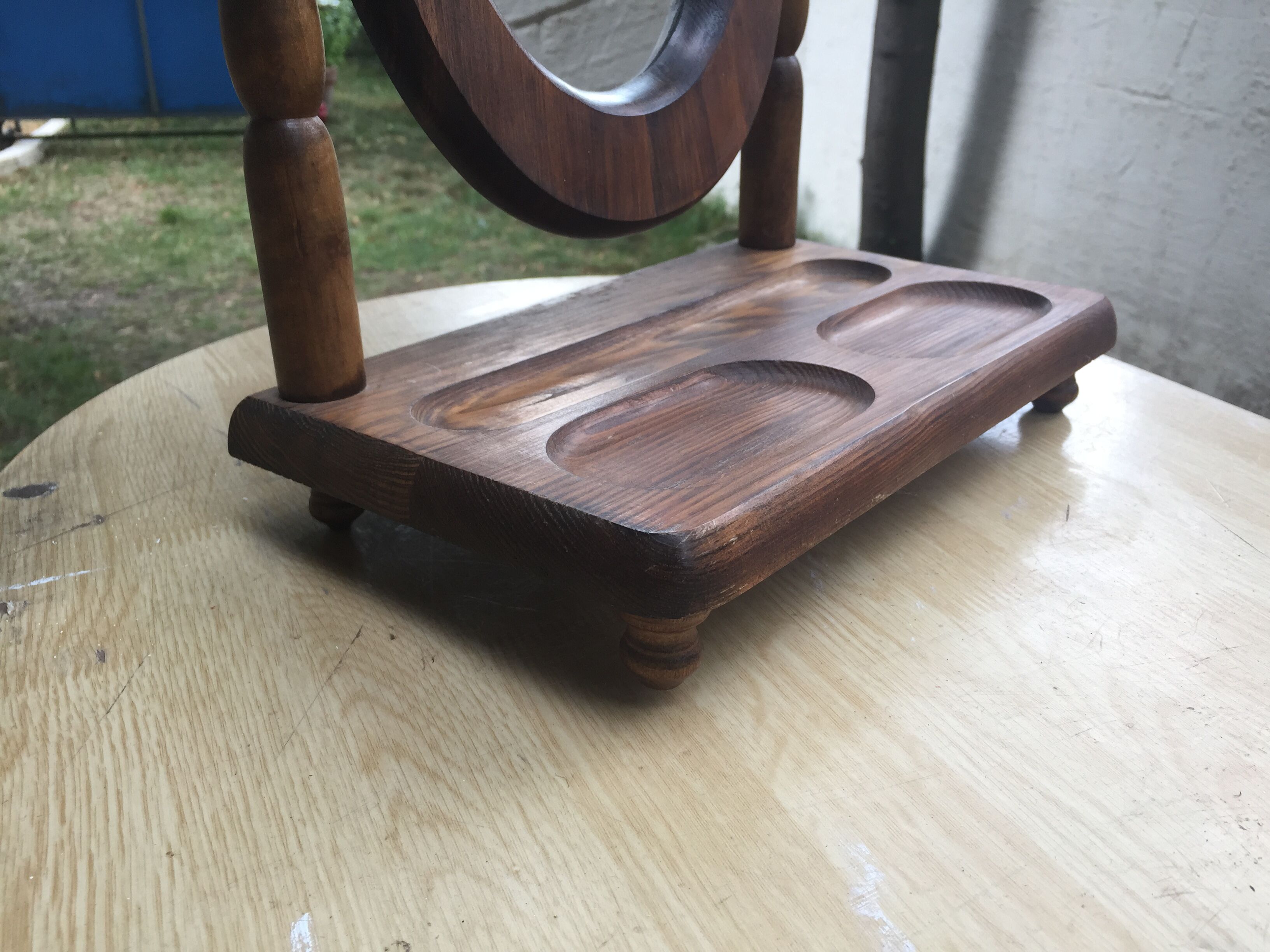 Vintage standing swivel mirror with tablet