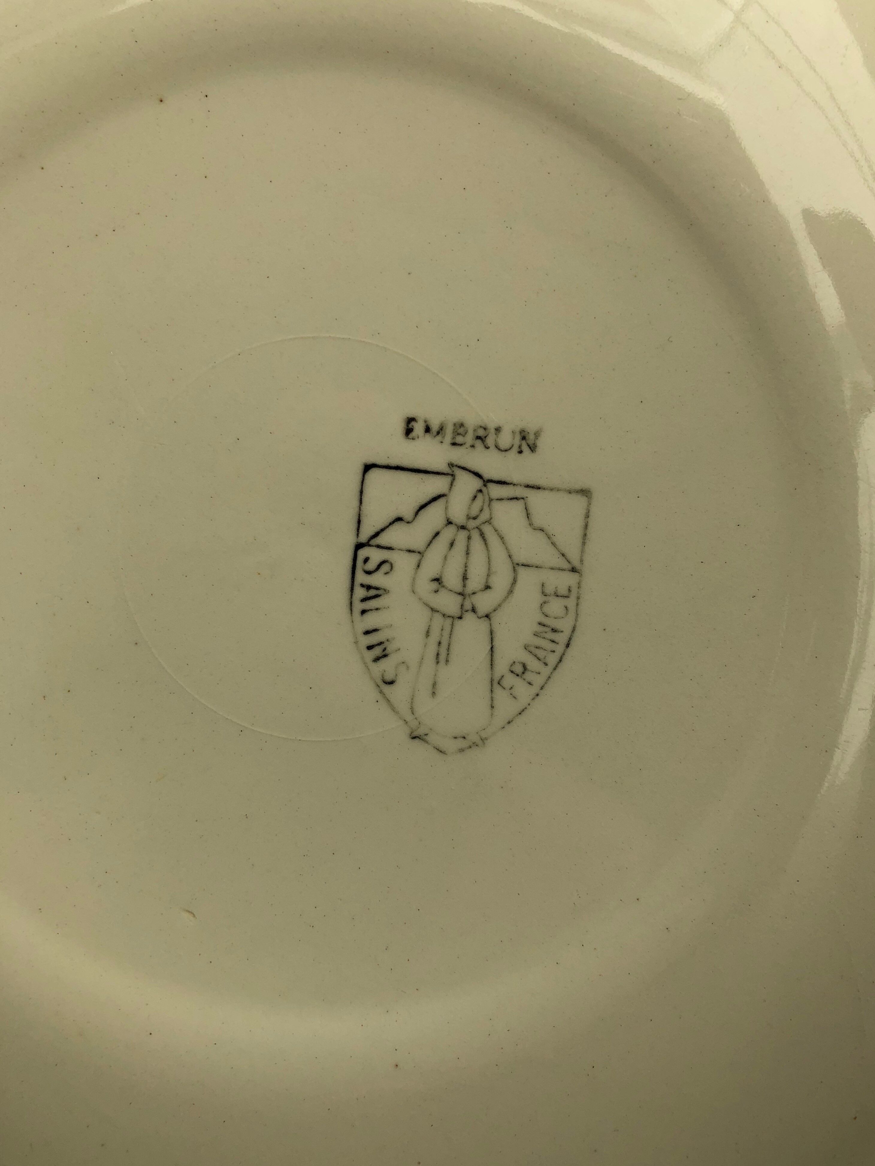 Flat plates stamped saline France