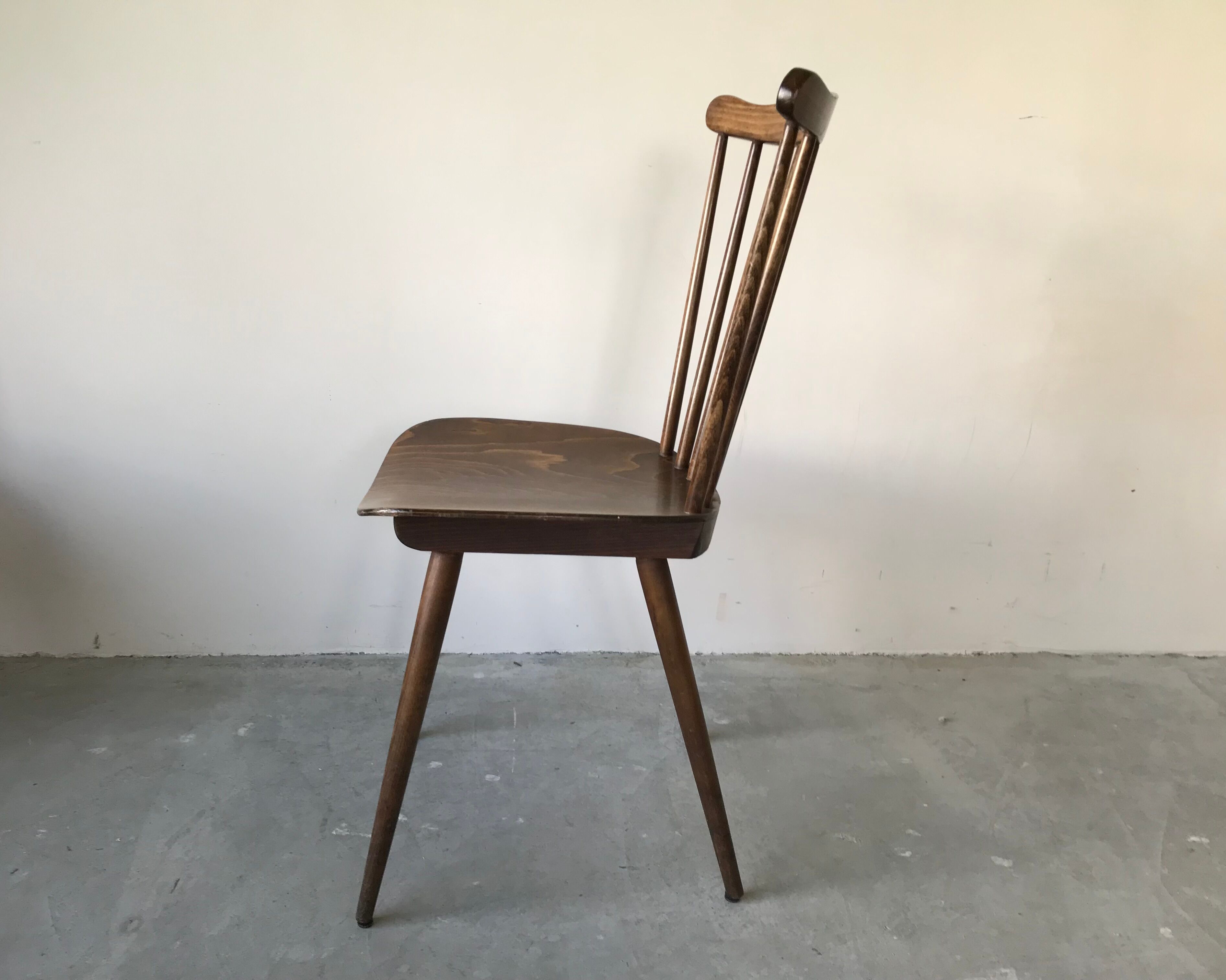 Suite de 6 chaises bistrot Menuet par Baumann, circa 1970.