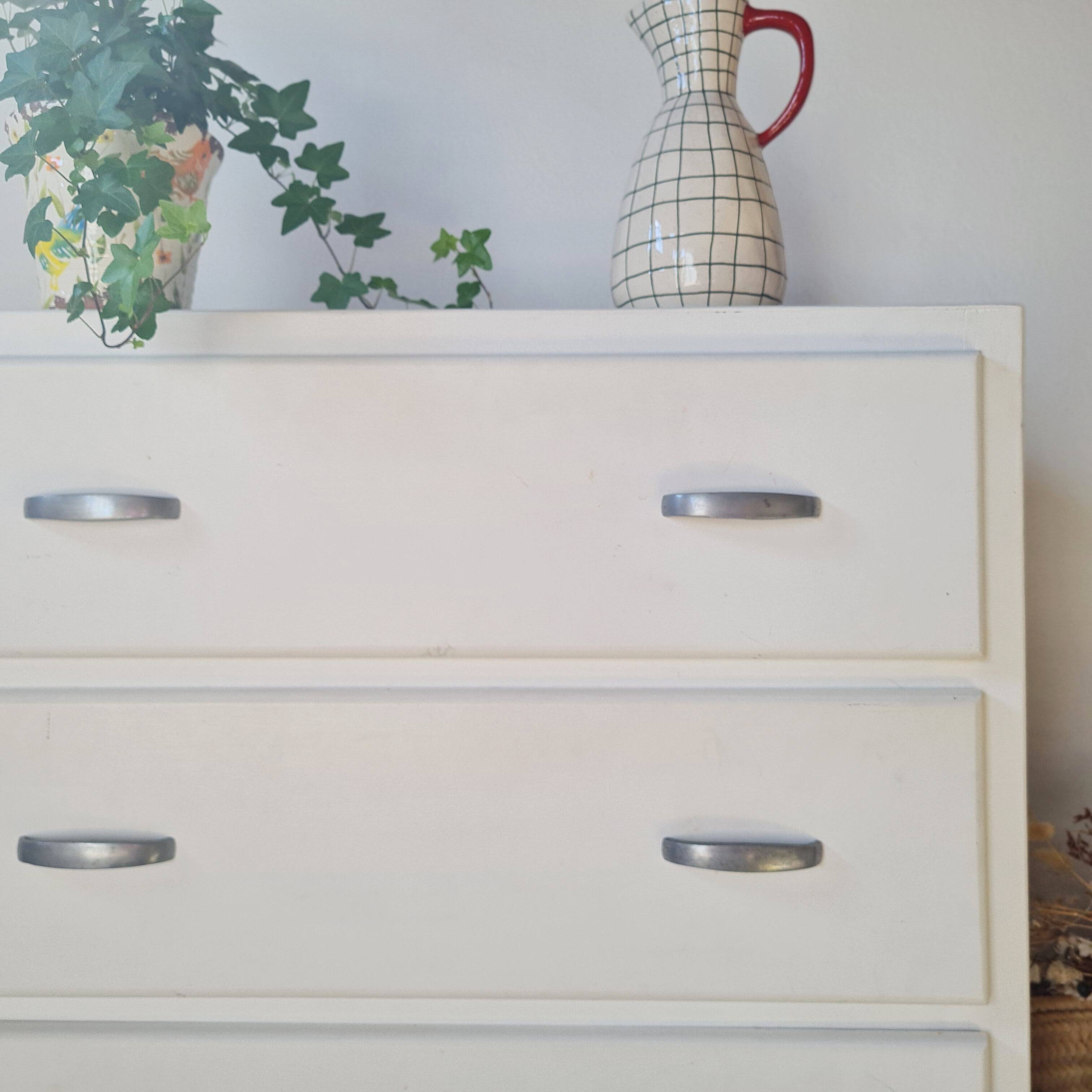 White vintage commode from the 1960s.