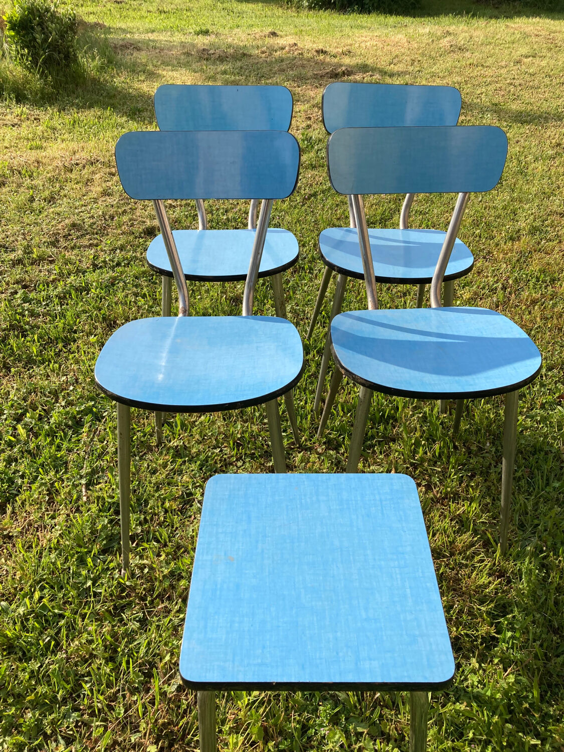 Formica blue set of 4 chairs +1 stool