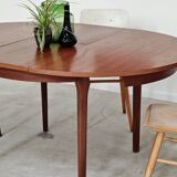 Round extendable teak table 1970