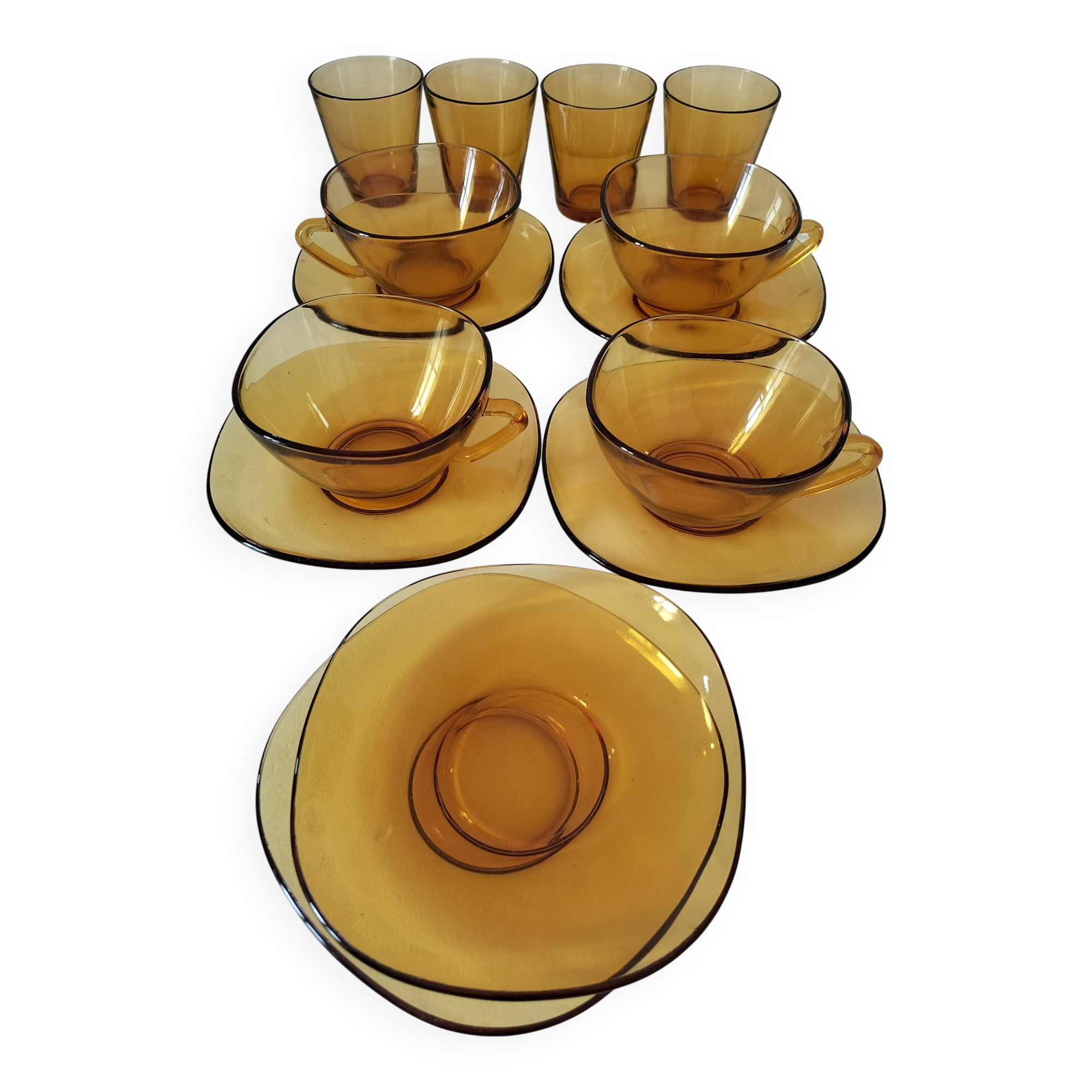 Vereco set: 4 cups, 6 saucers and 4 tumblers