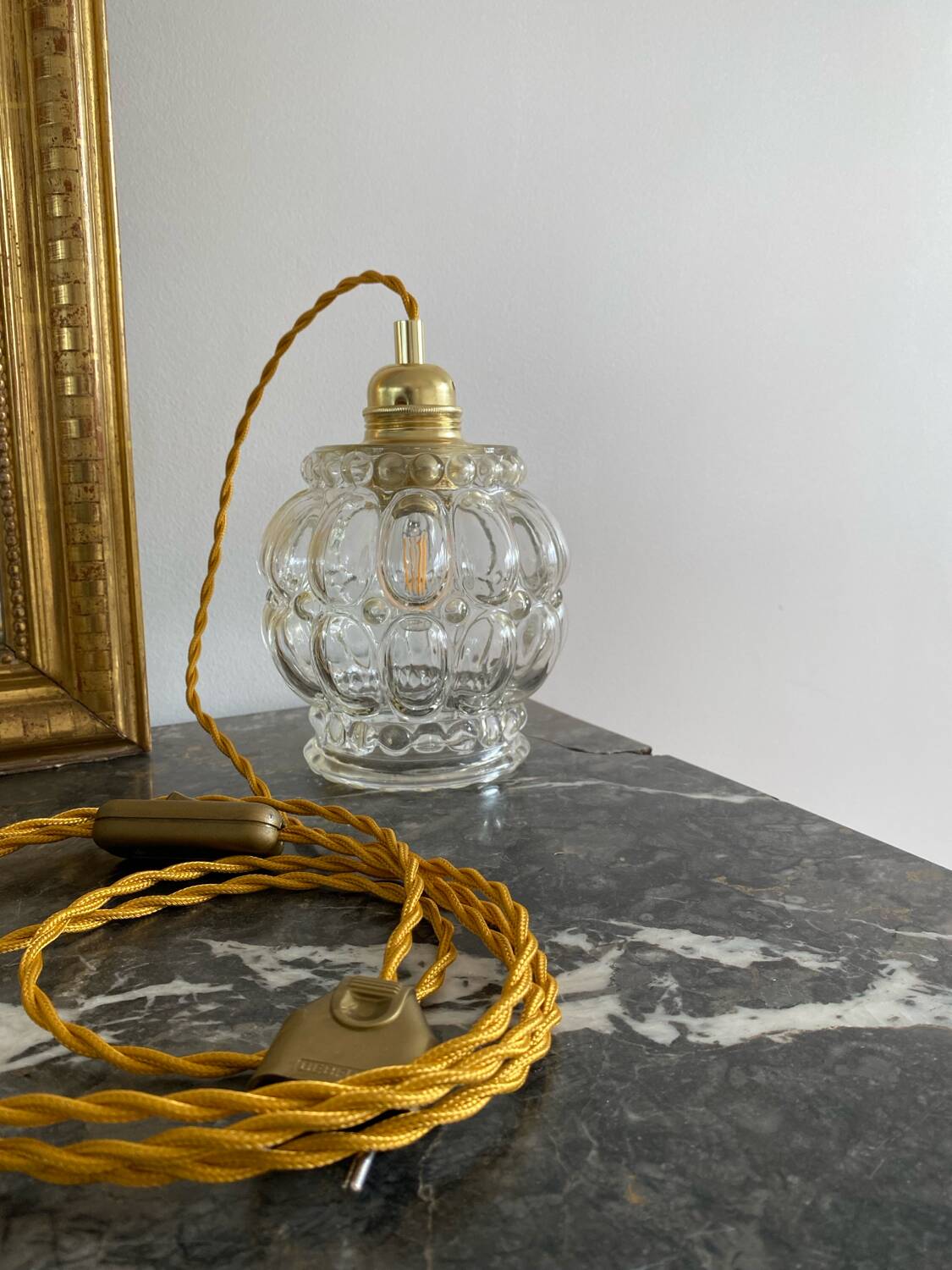 Walking lamp with vintage globe in transparent molded glass